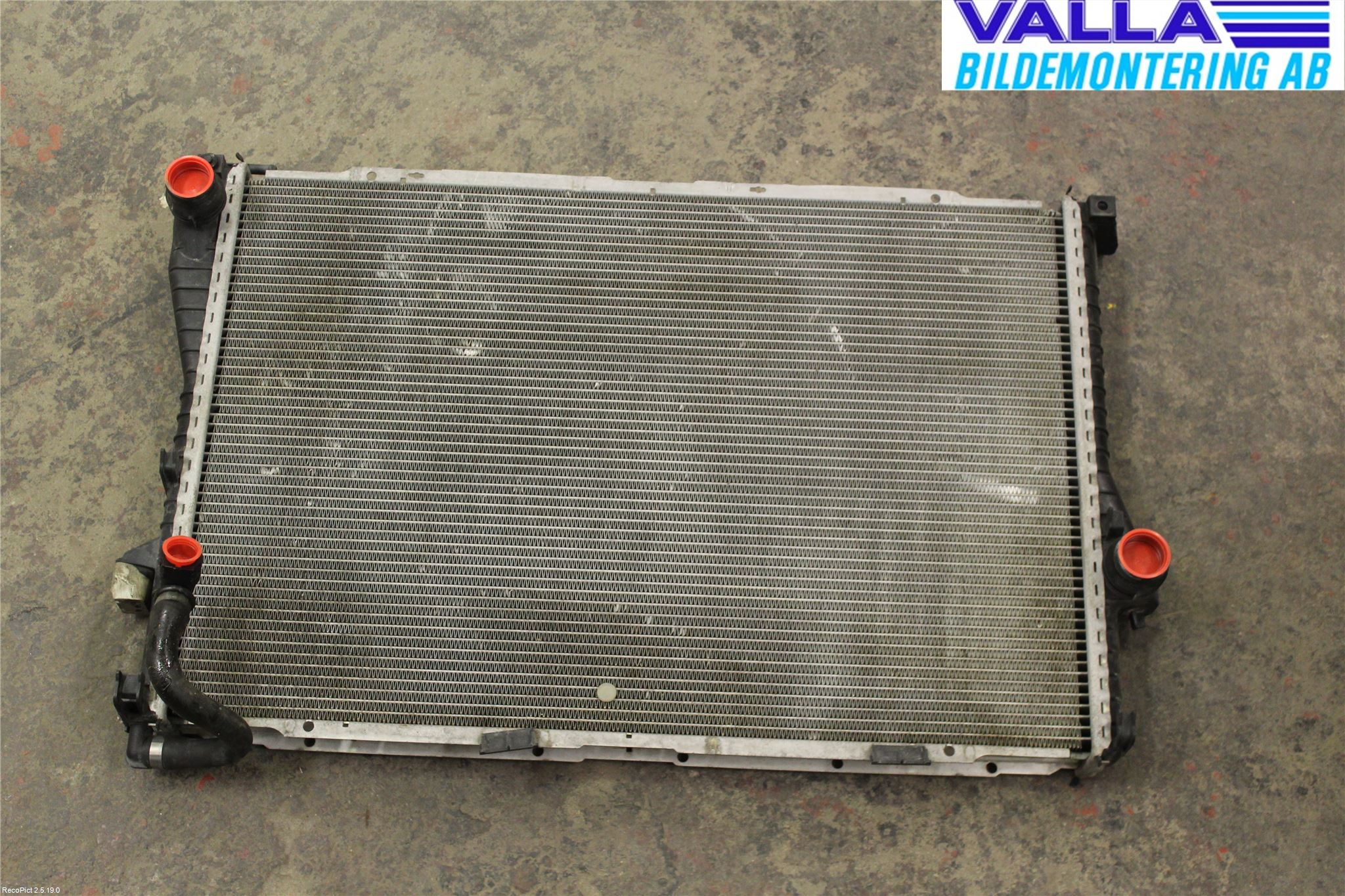 BMW 7 E38      93-01 Radiator Automat