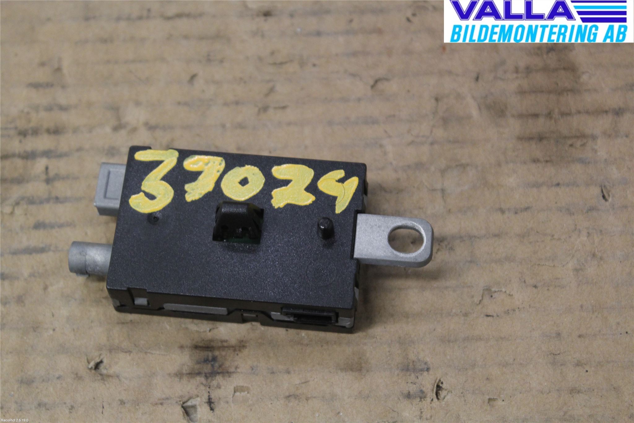 Volvo V40 12-19 Stereo Antenneforsterker