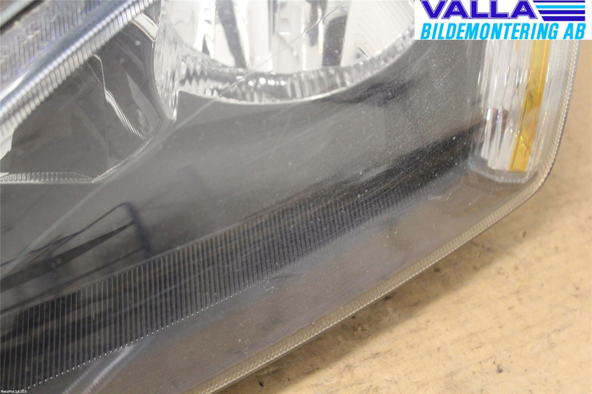 Ford FOCUS     04-07 Frontlykt Venstre