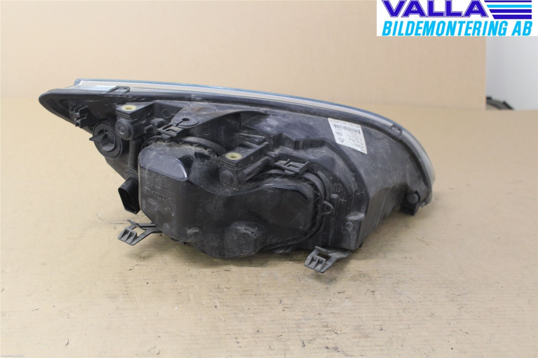 Ford FOCUS     04-07 Frontlykt Venstre