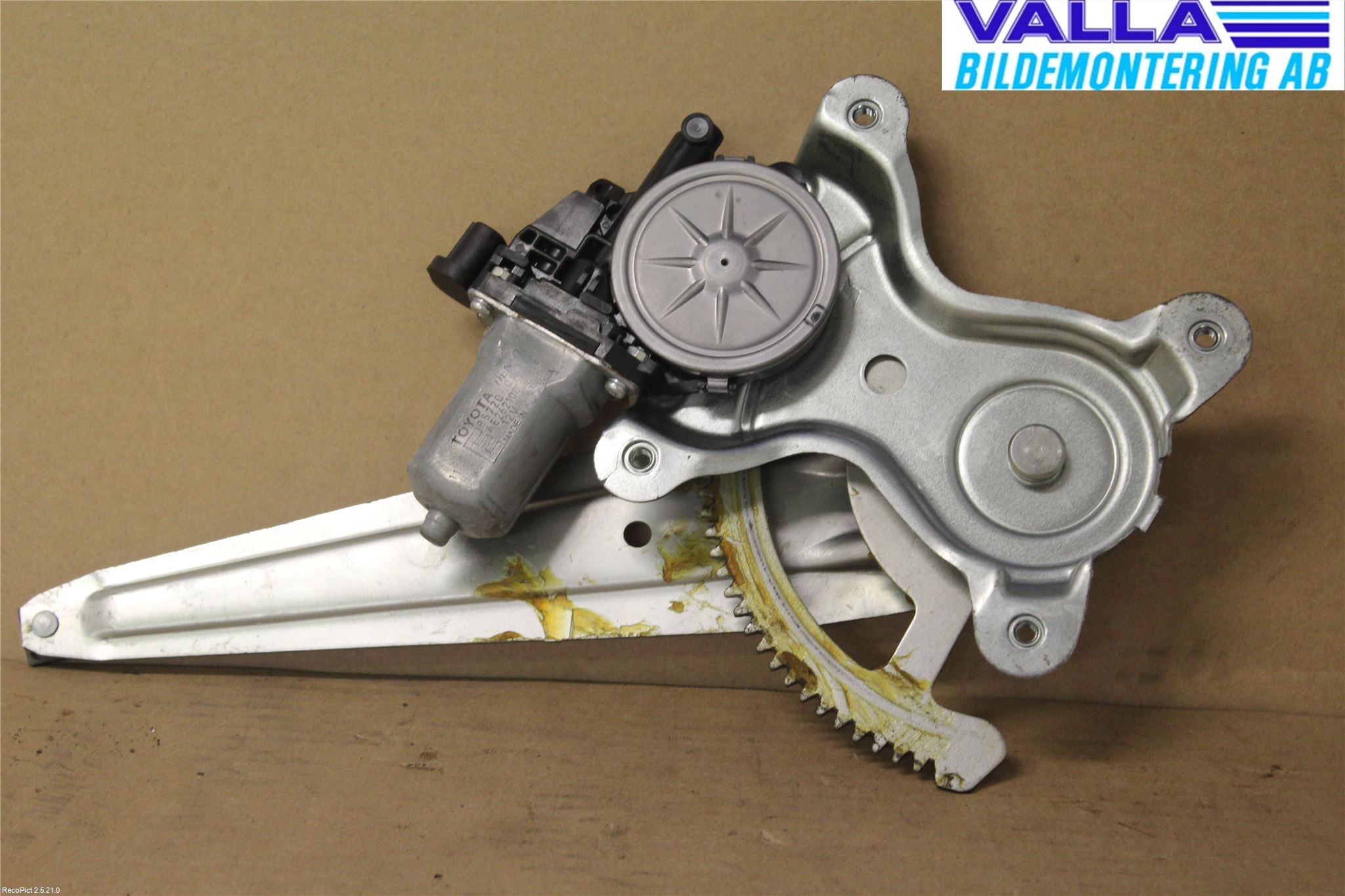 Toyota HILUX 05-16 Vindusheis El Komp