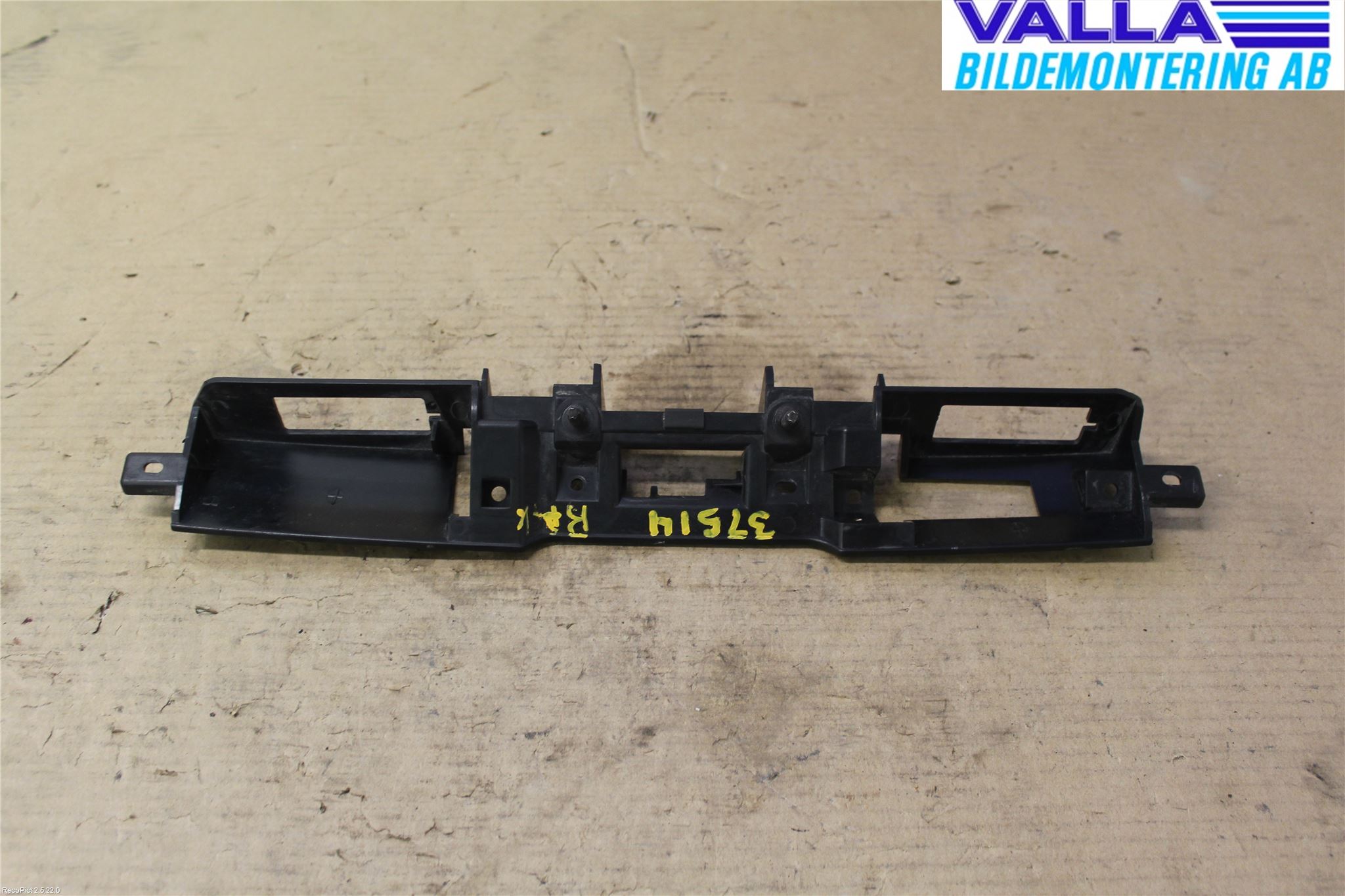 Nissan NOTE E11 06-14 Bakluke Handtak Ytre