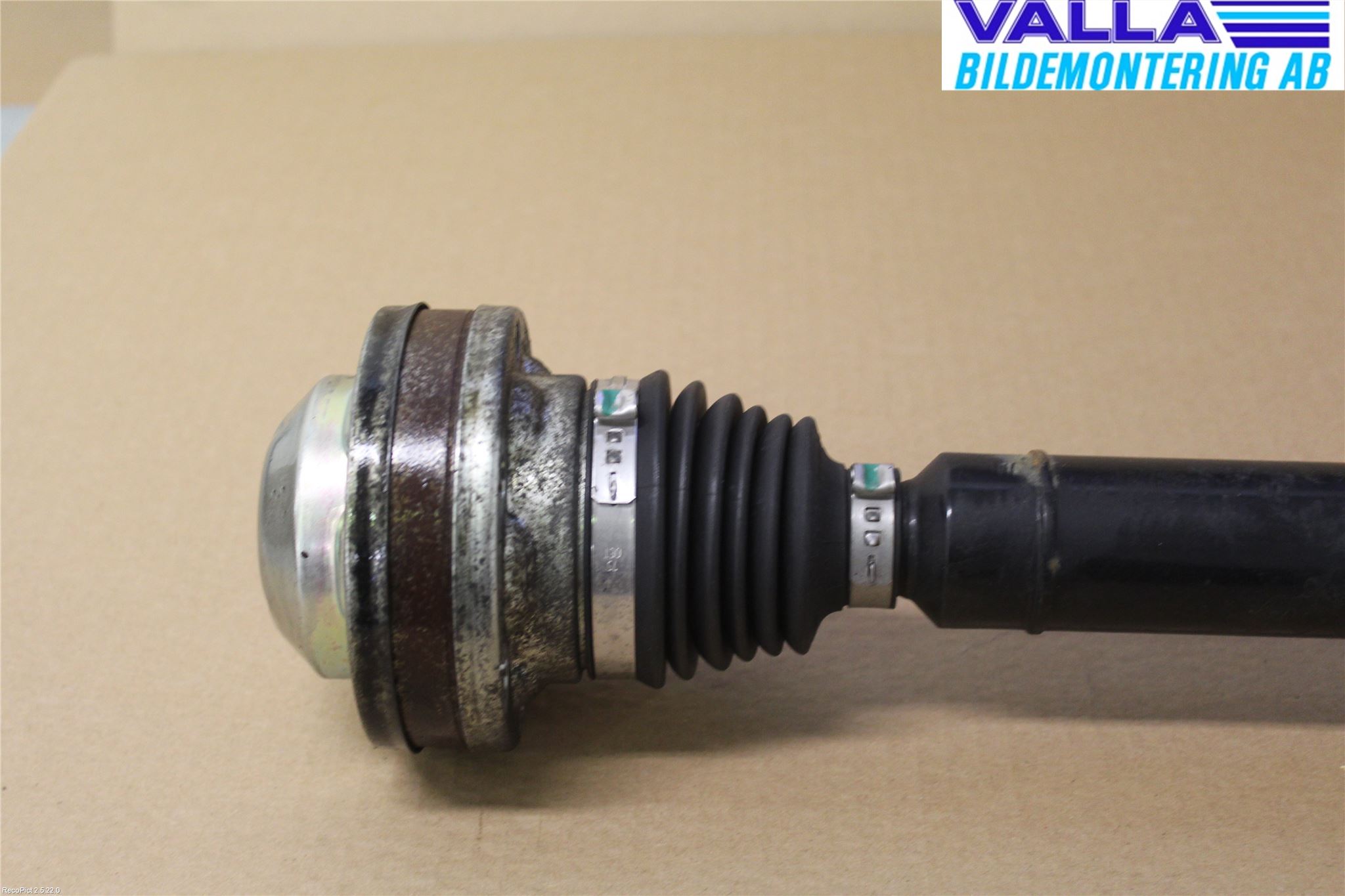 Volkswagen VW PASSAT 11-14 Drivaksel Foran Kompl Høyre