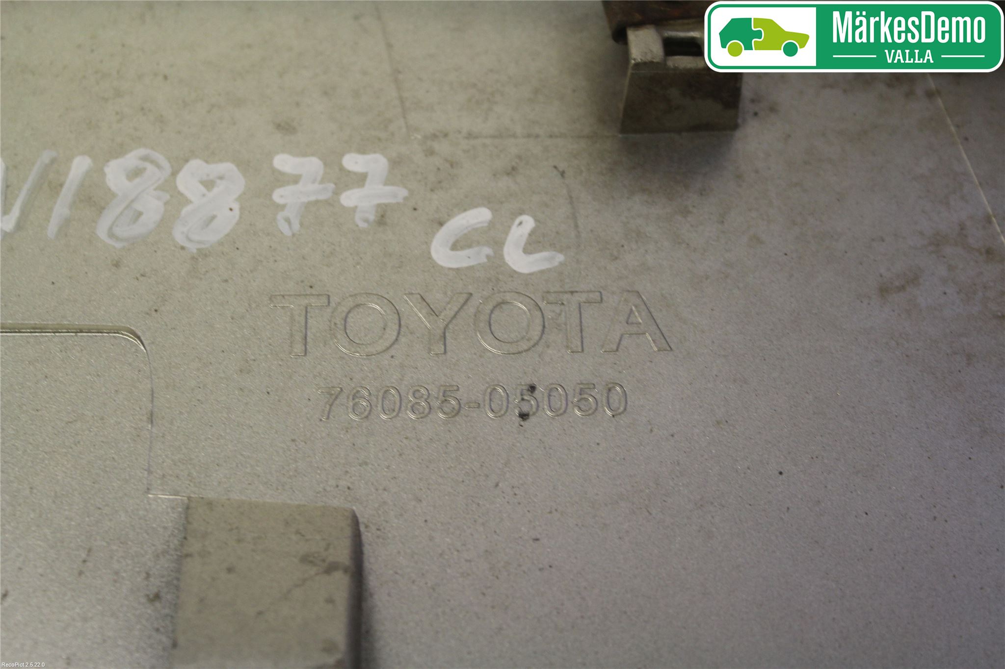 Toyota AVENSIS 03-06 Spoiler Bakluke
