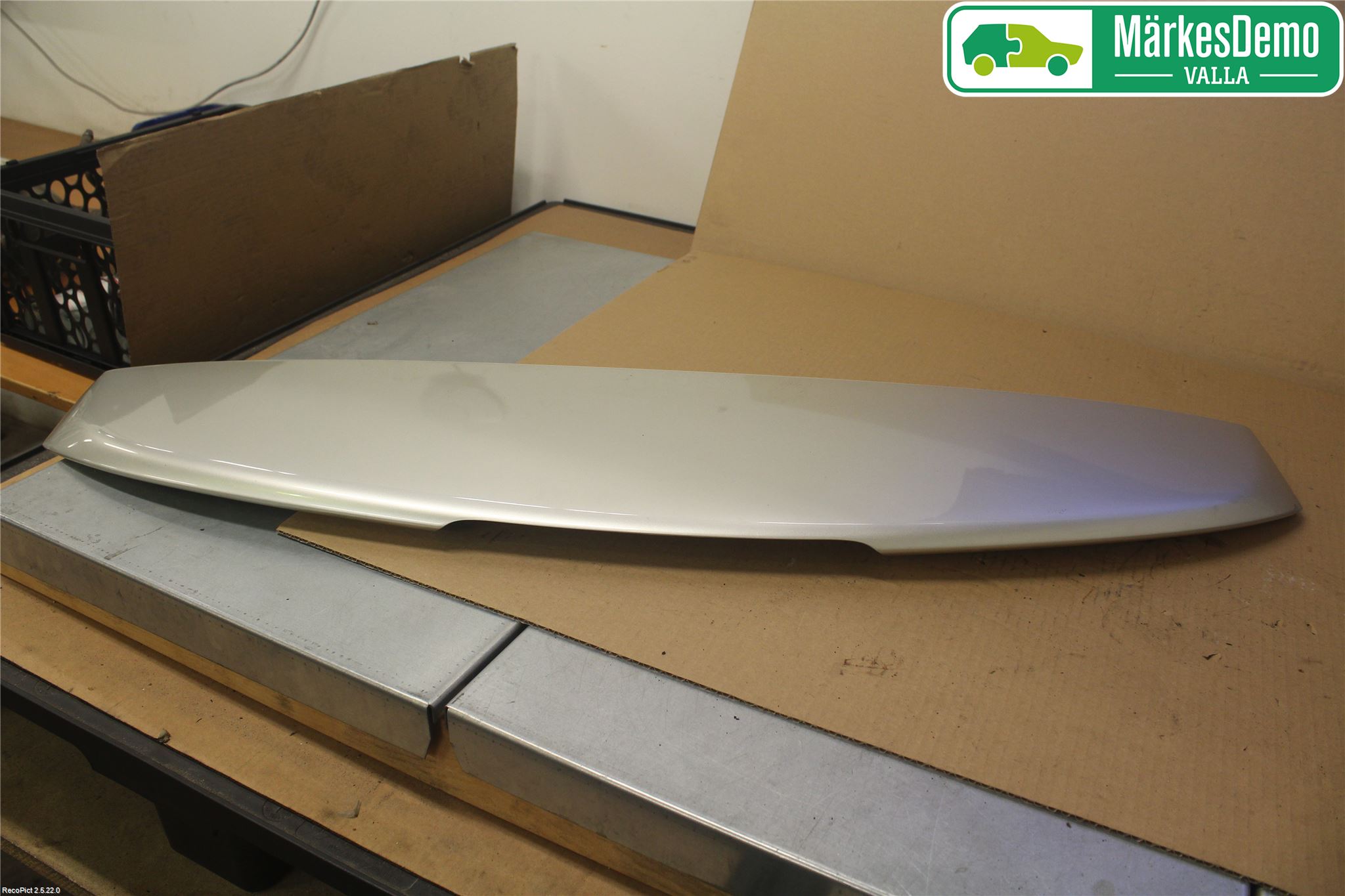 Toyota AVENSIS 03-06 Spoiler Bakluke