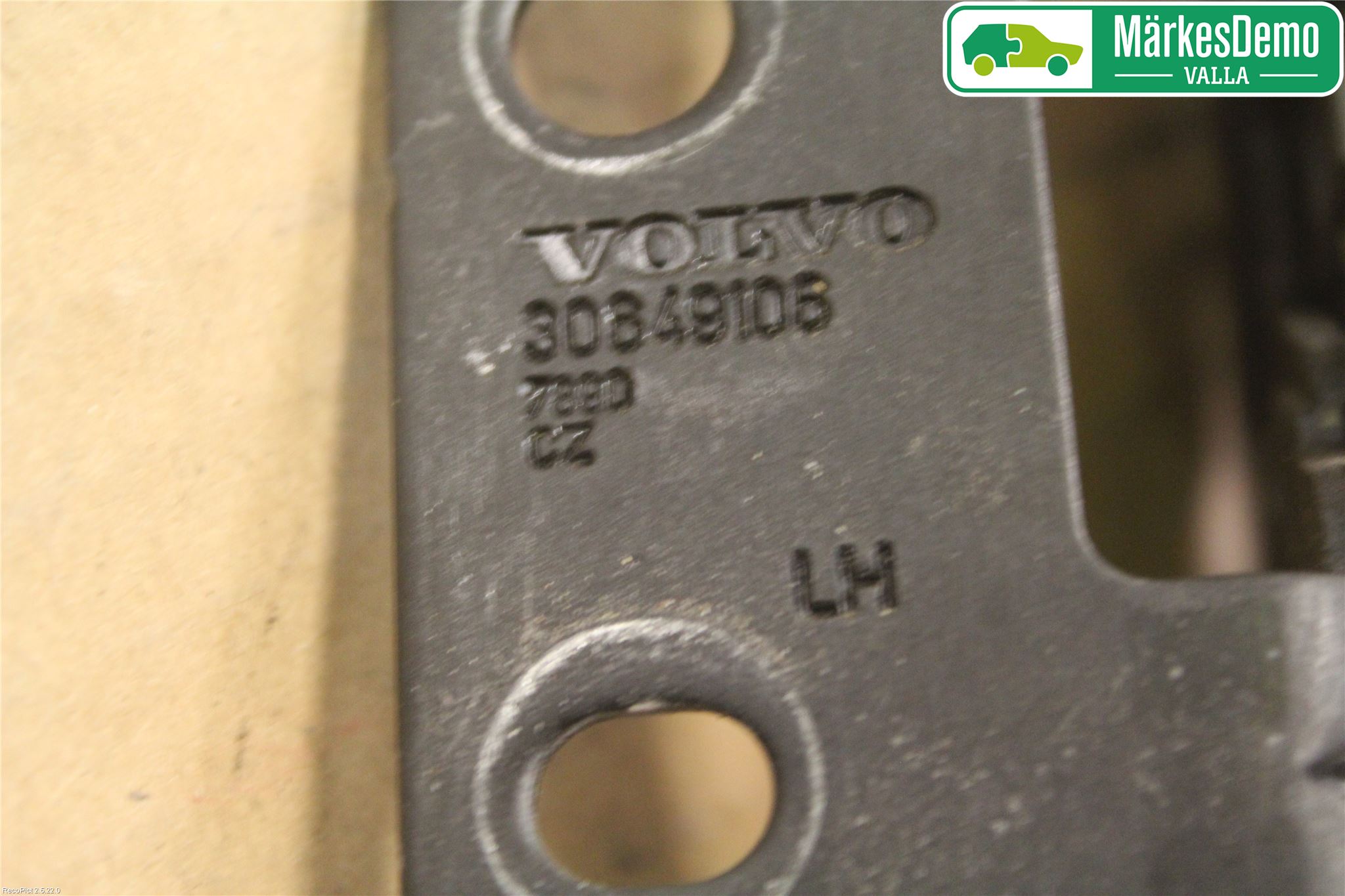 Volvo XC90 03-06 Bakluke-Lokk Låsekasse