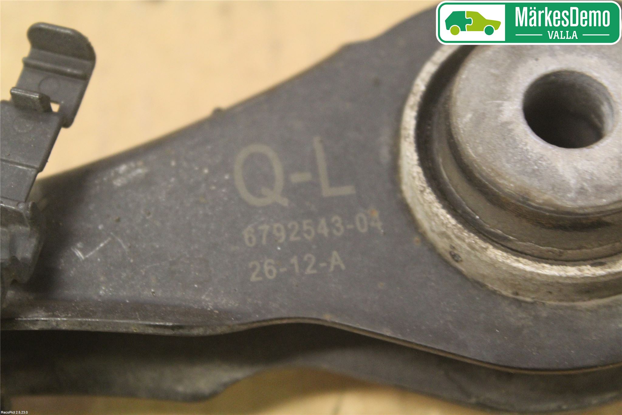 BMW 3 F30/F31/F80 12-19 Bærearm Bak Venstre Øvre