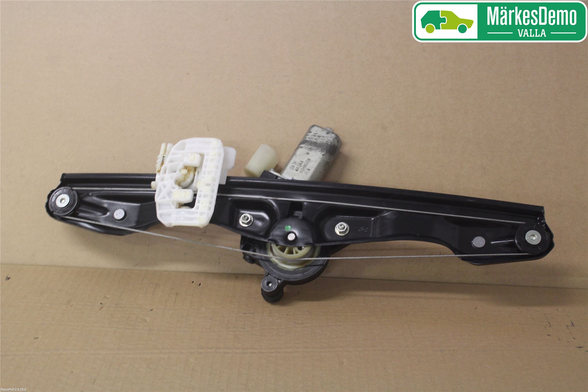 BMW 3 F30/F31/F80 12-19 Vindusheis El Komp