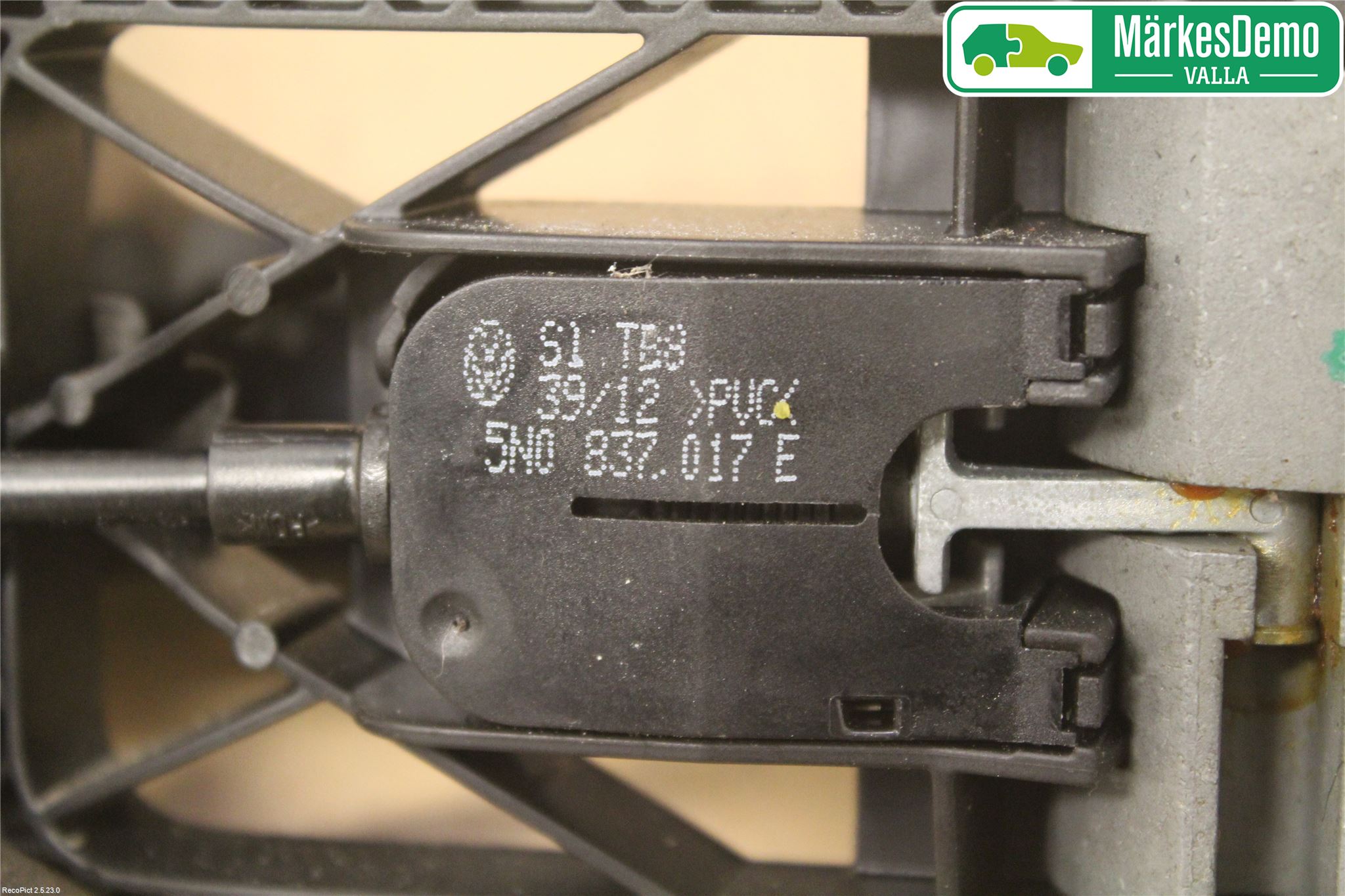 Volkswagen VW GOLF VI 09-13 Dørhandtak Ytre Høyre