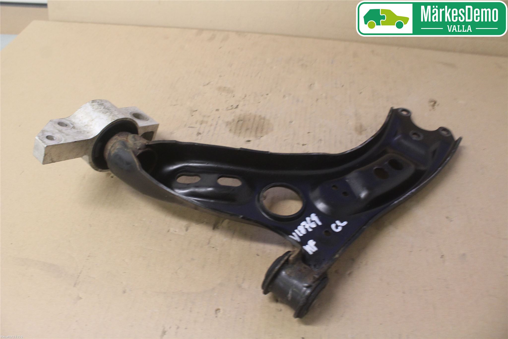 Volkswagen VW GOLF VI 09-13 Bærearm Foran Høyre Nedre
