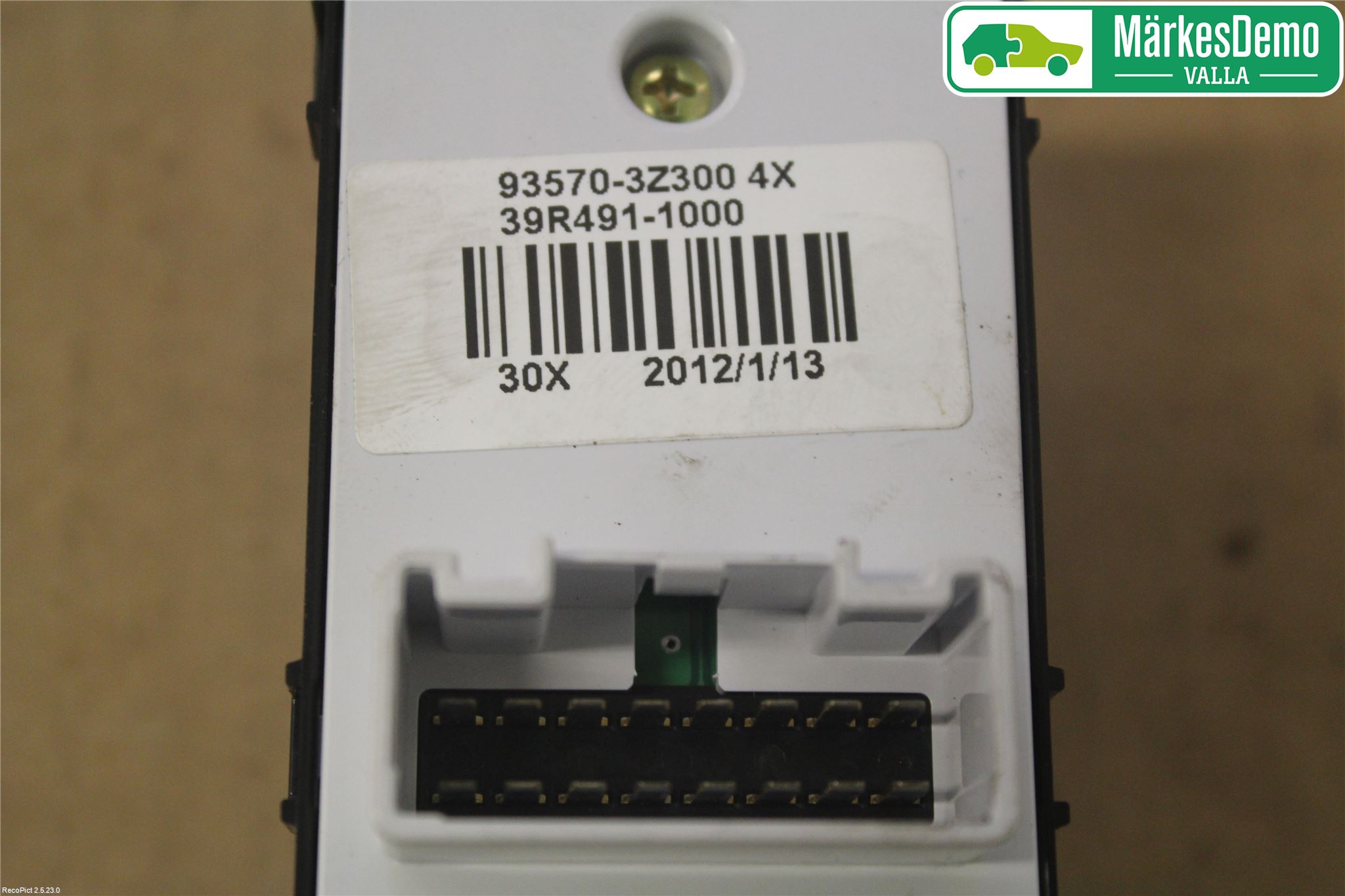 Hyundai i40 08-15 Bryter Vindusheis