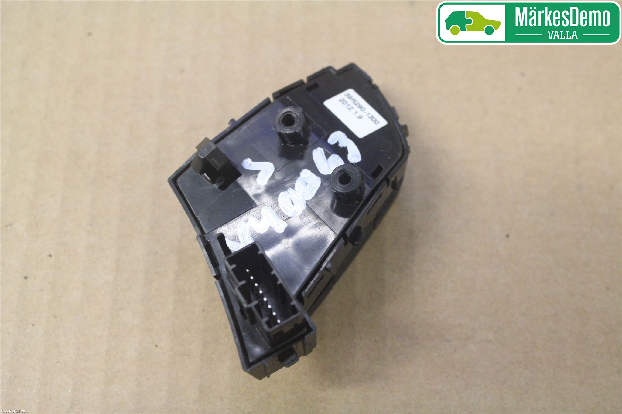 Hyundai i40 08-15 Bryter Ratt Radio-Stereo