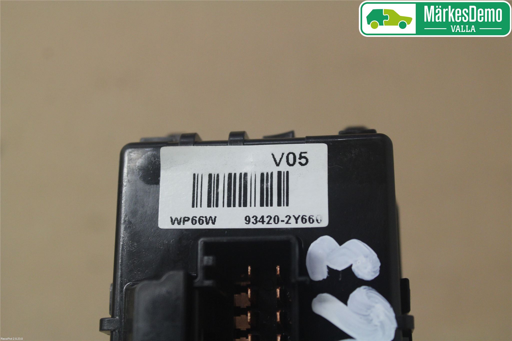 Hyundai i40 08-15 Bryter Ratt Visker - Spyler