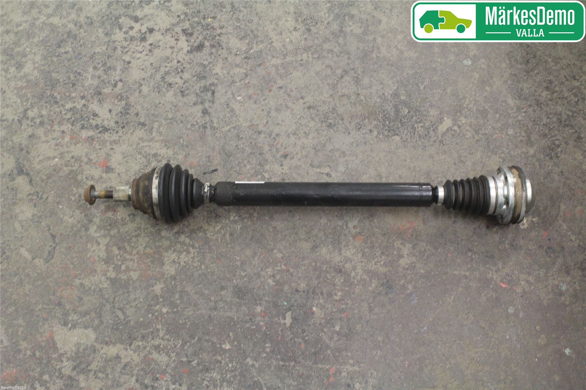 Volkswagen VW GOLF V 04-09 Drivaksel Foran Kompl Høyre