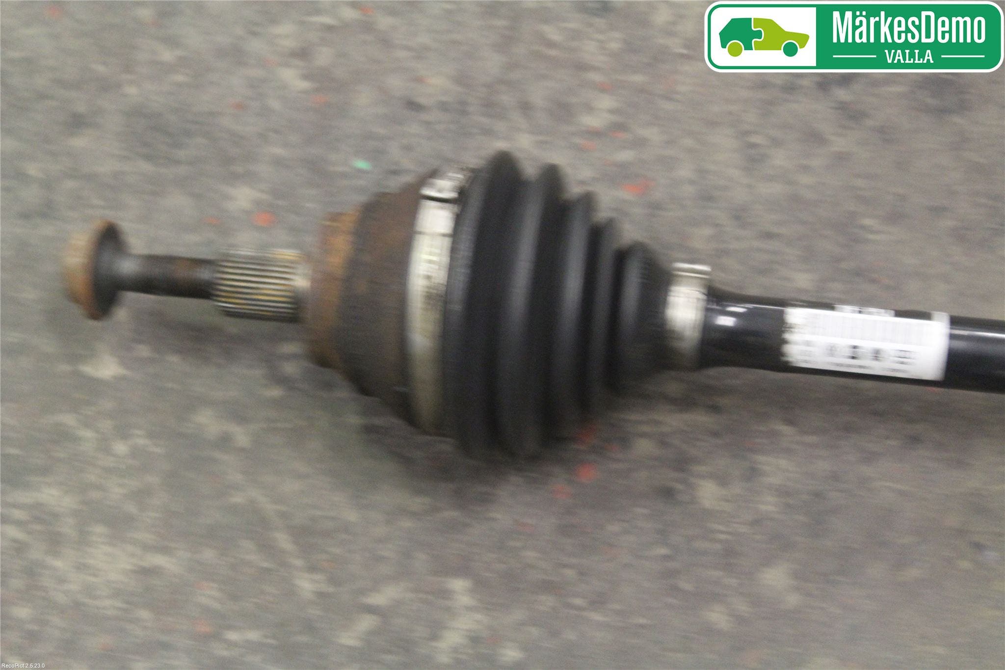 Volkswagen VW GOLF V 04-09 Drivaksel Foran Kompl Venstre