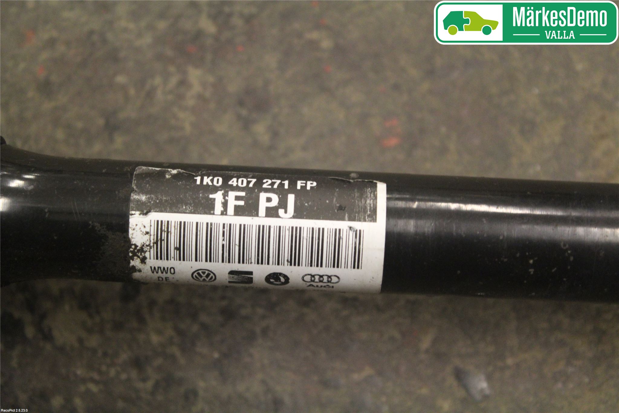 Volkswagen VW GOLF V 04-09 Drivaksel Foran Kompl Venstre