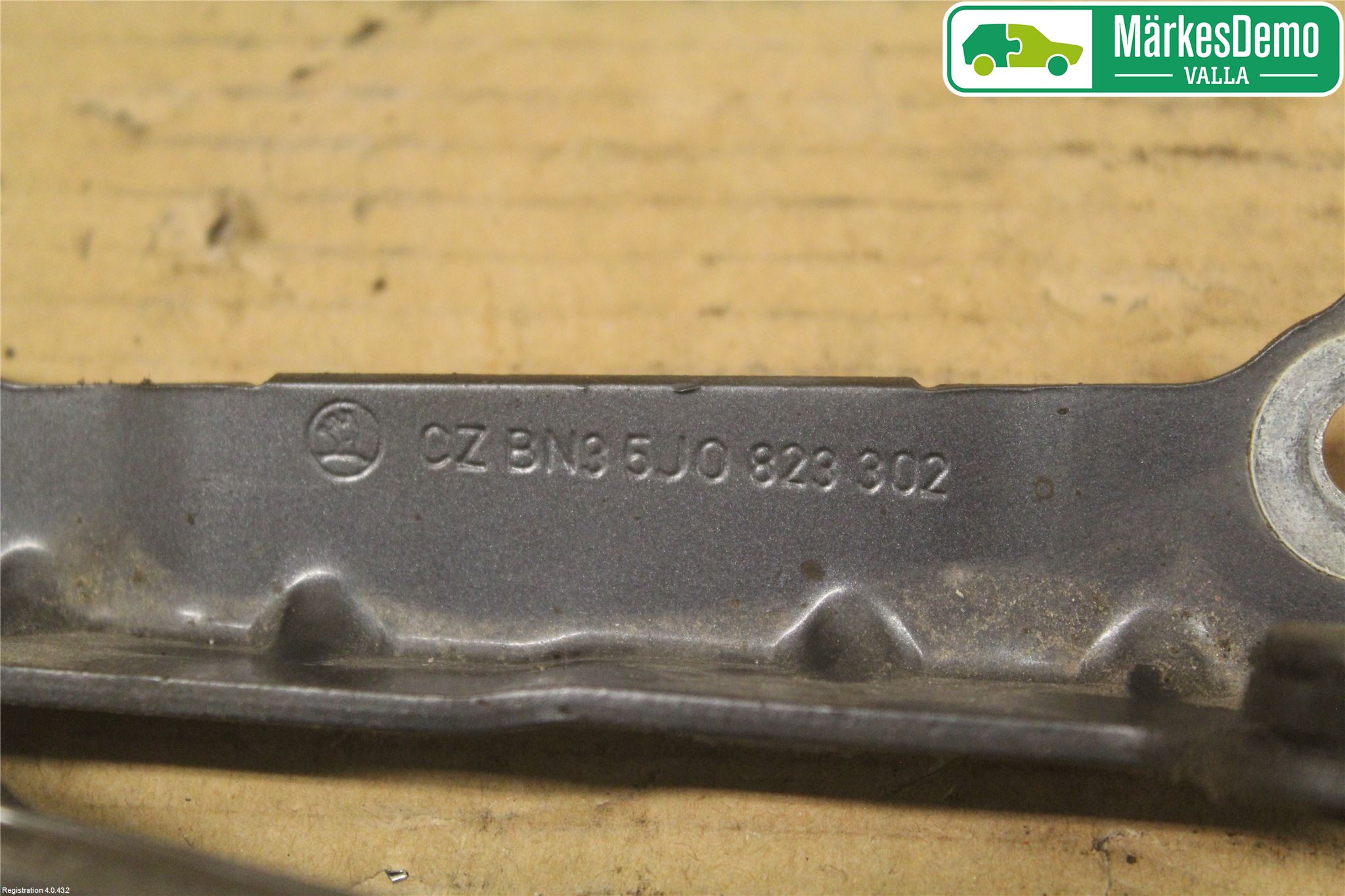 Skoda FABIA 07-14 Panser Hengsel - Hengsler