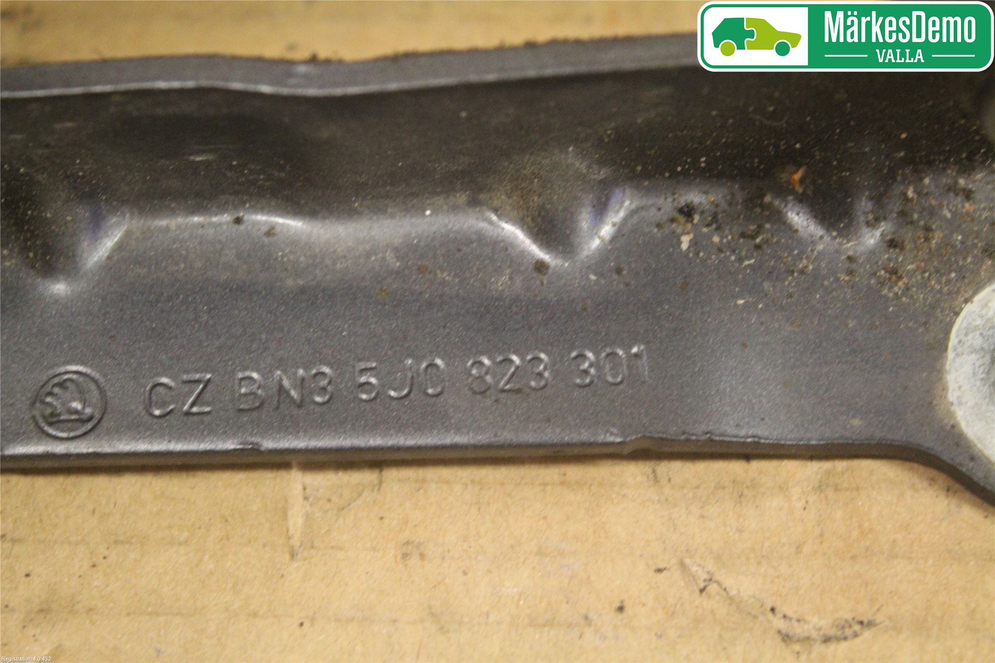 Skoda FABIA 07-14 Panser Hengsel - Hengsler