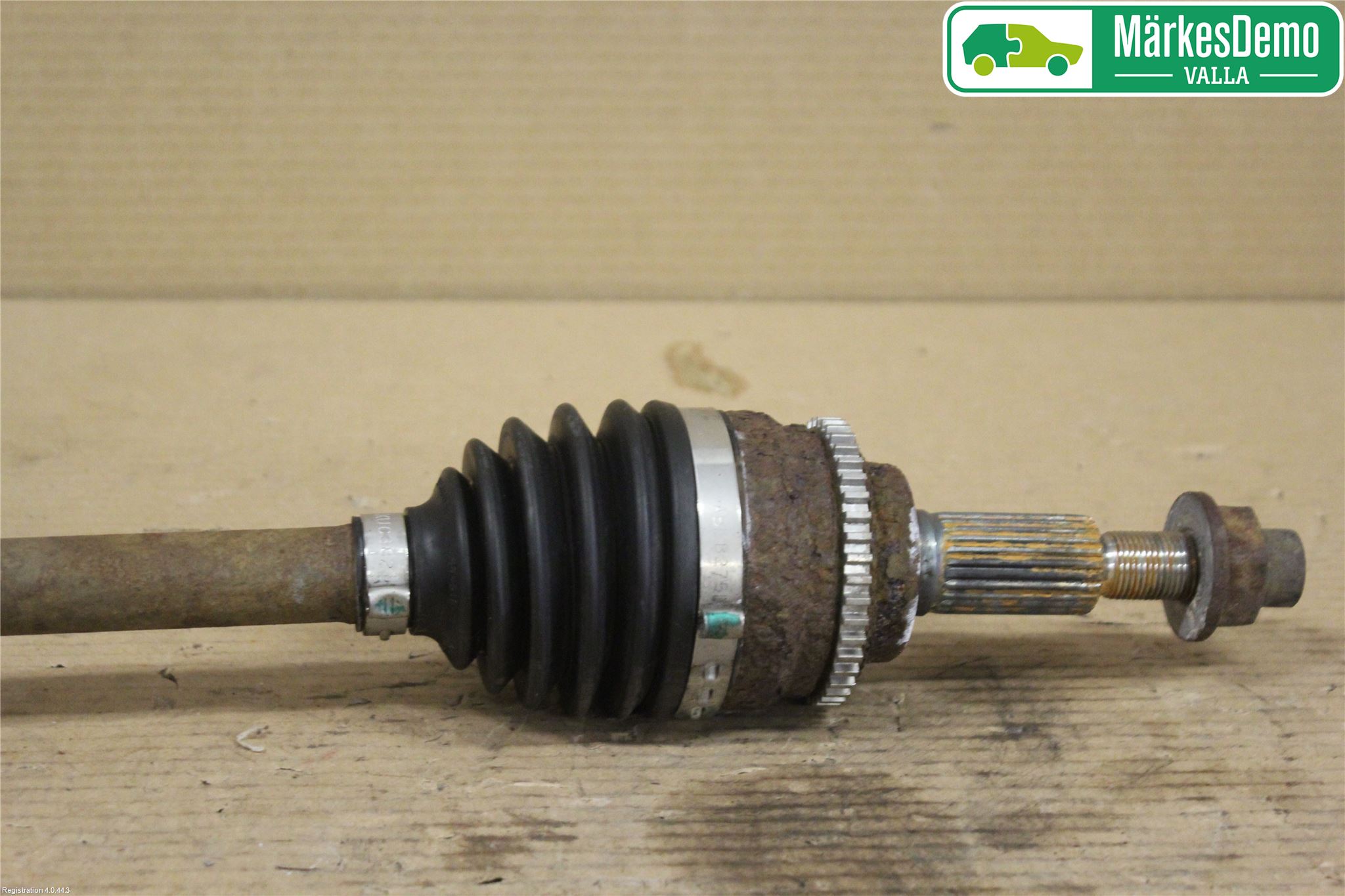 Suzuki SWIFT 05-10 Drivaksel Foran Kompl Venstre