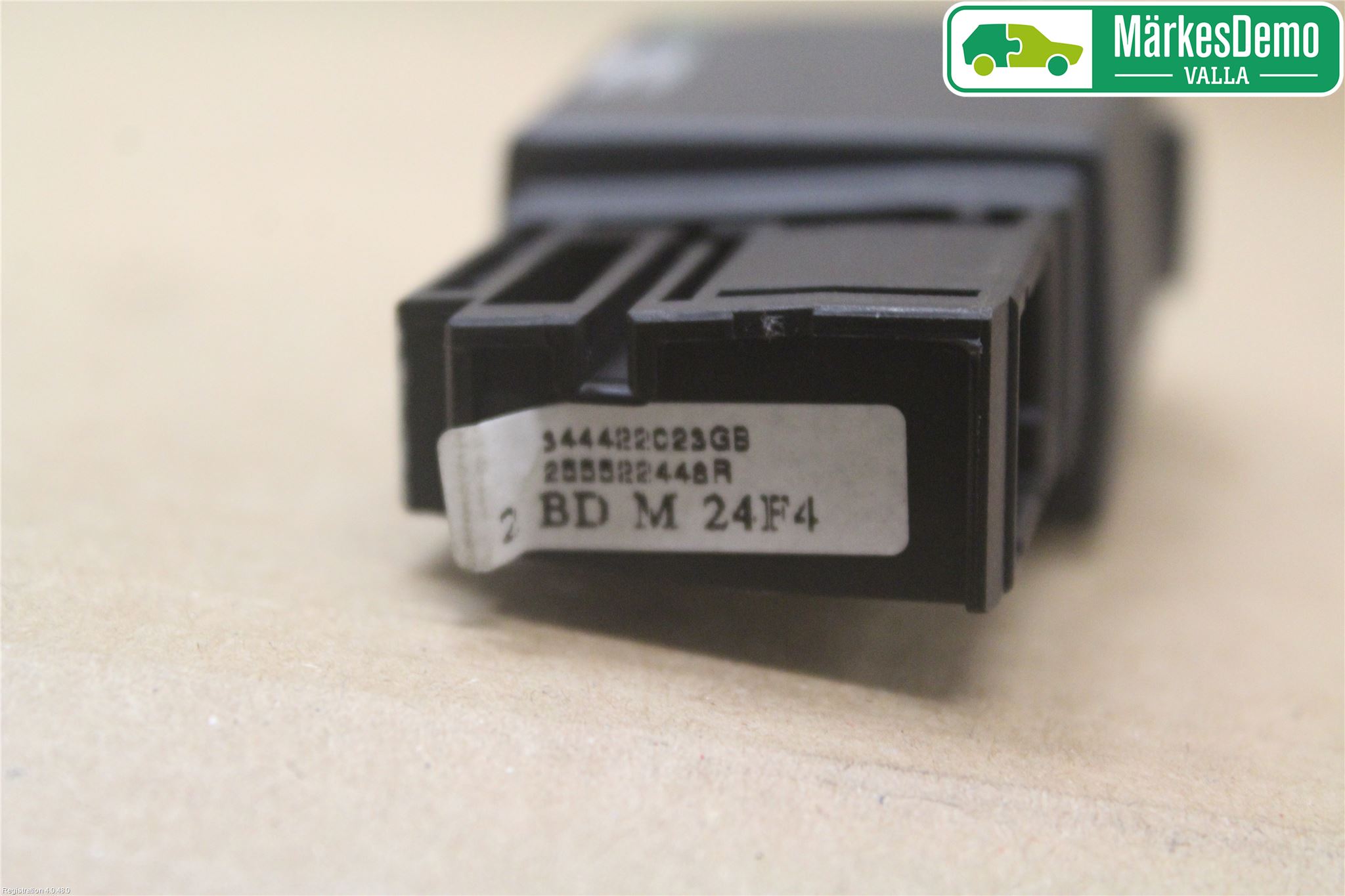 Renault CLIO IV 12-16 Bryter Ratt Radio-Stereo