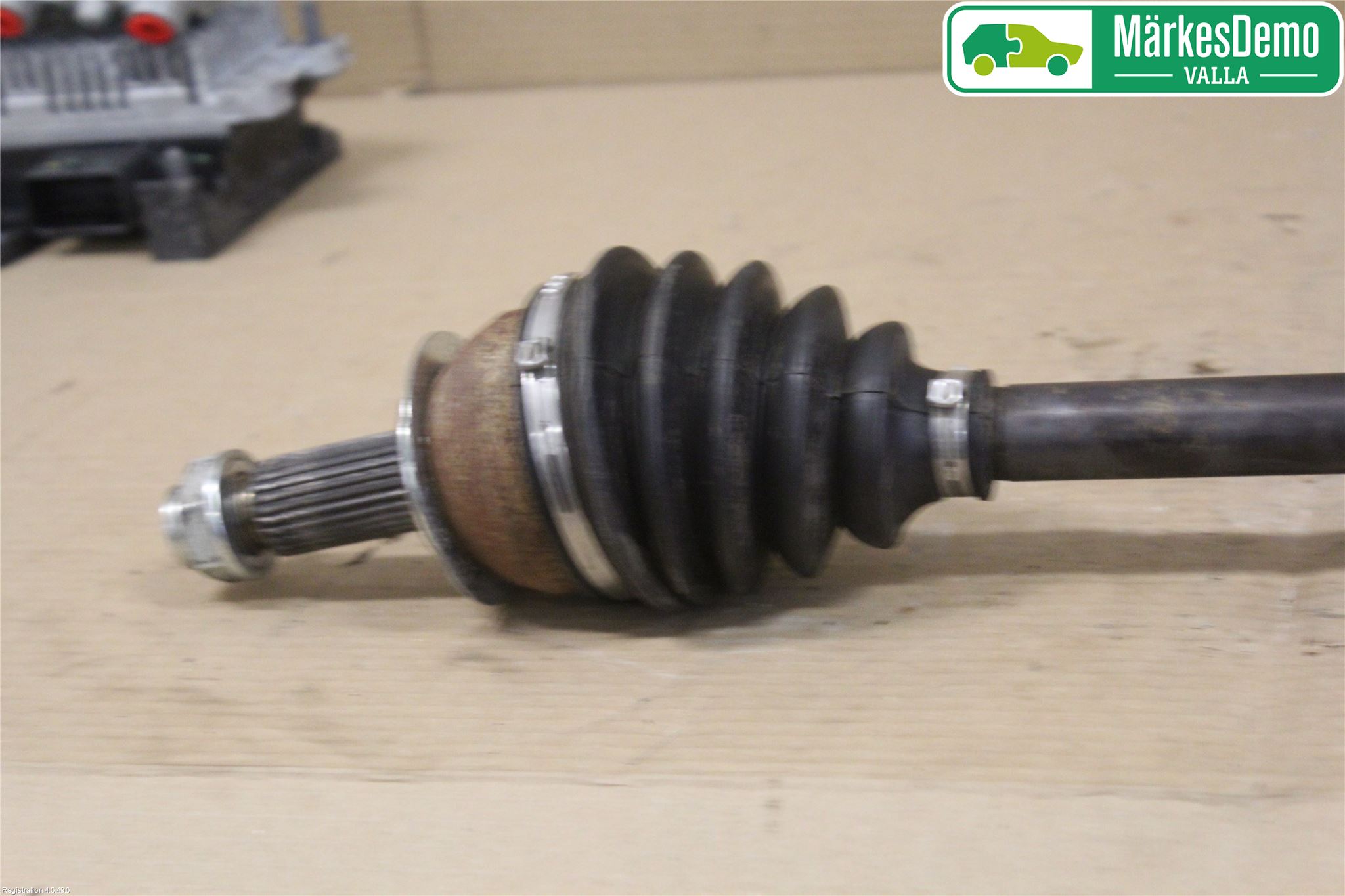 Subaru LEGACY    04-06 Drivaksel Foran Kompl Venstre