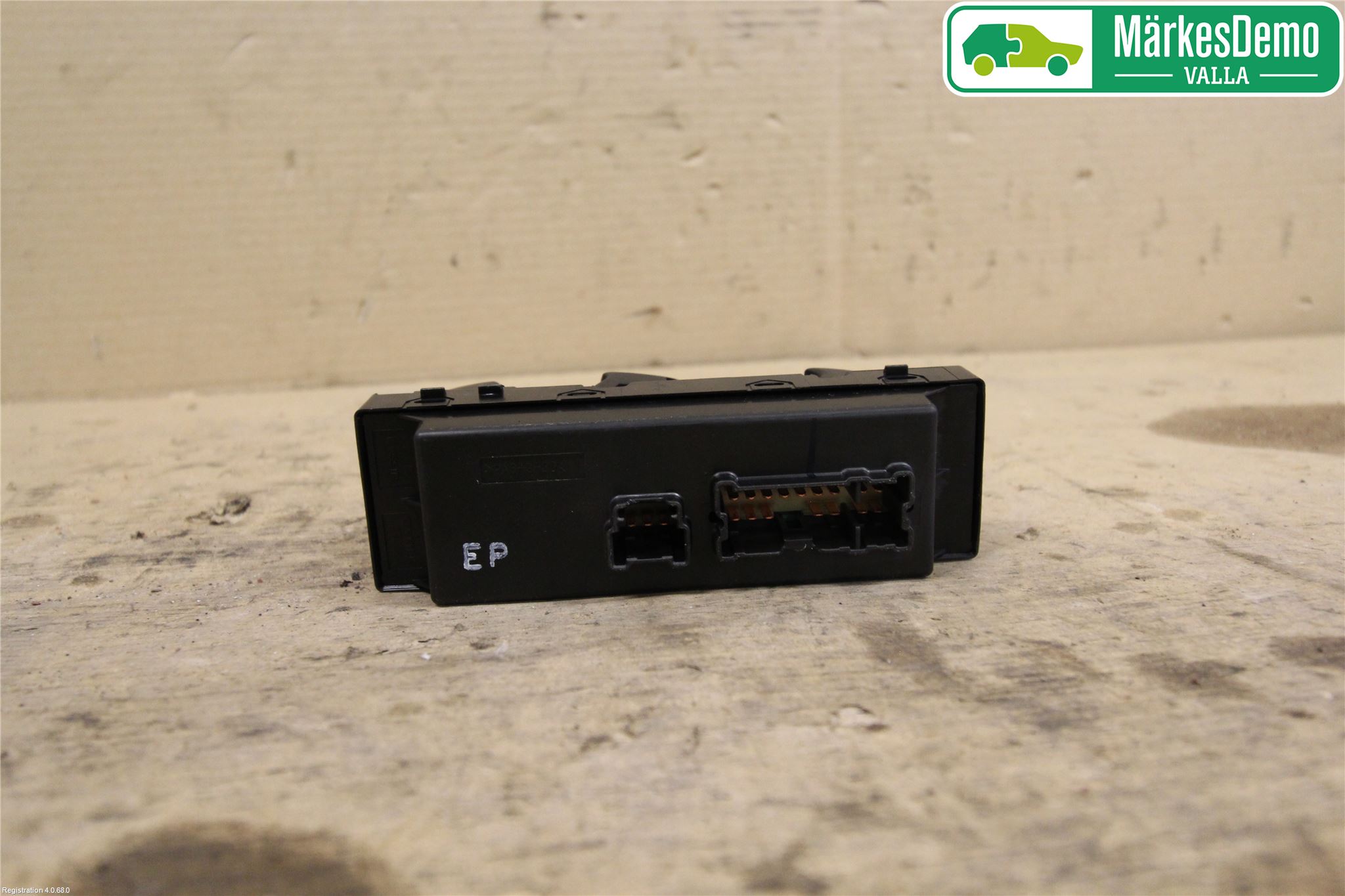 Nissan QASHQAI 14-17 Bryter Vindusheis