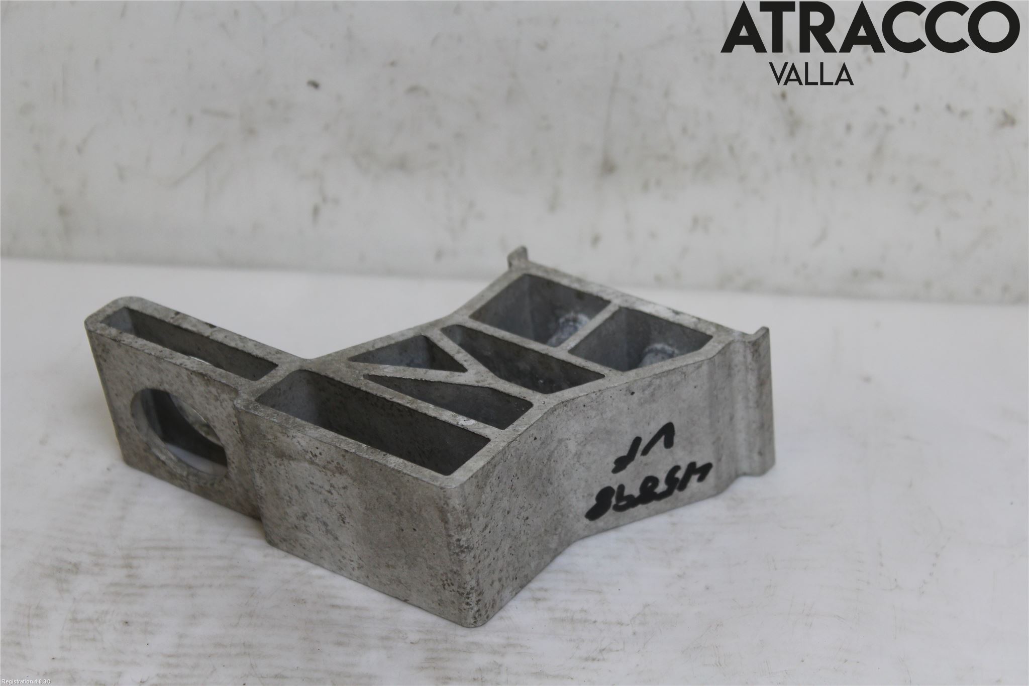 Mercedes-Benz MB E-KLASS (W213) 16-23 Radiator Feste - Ramme - Bjelk