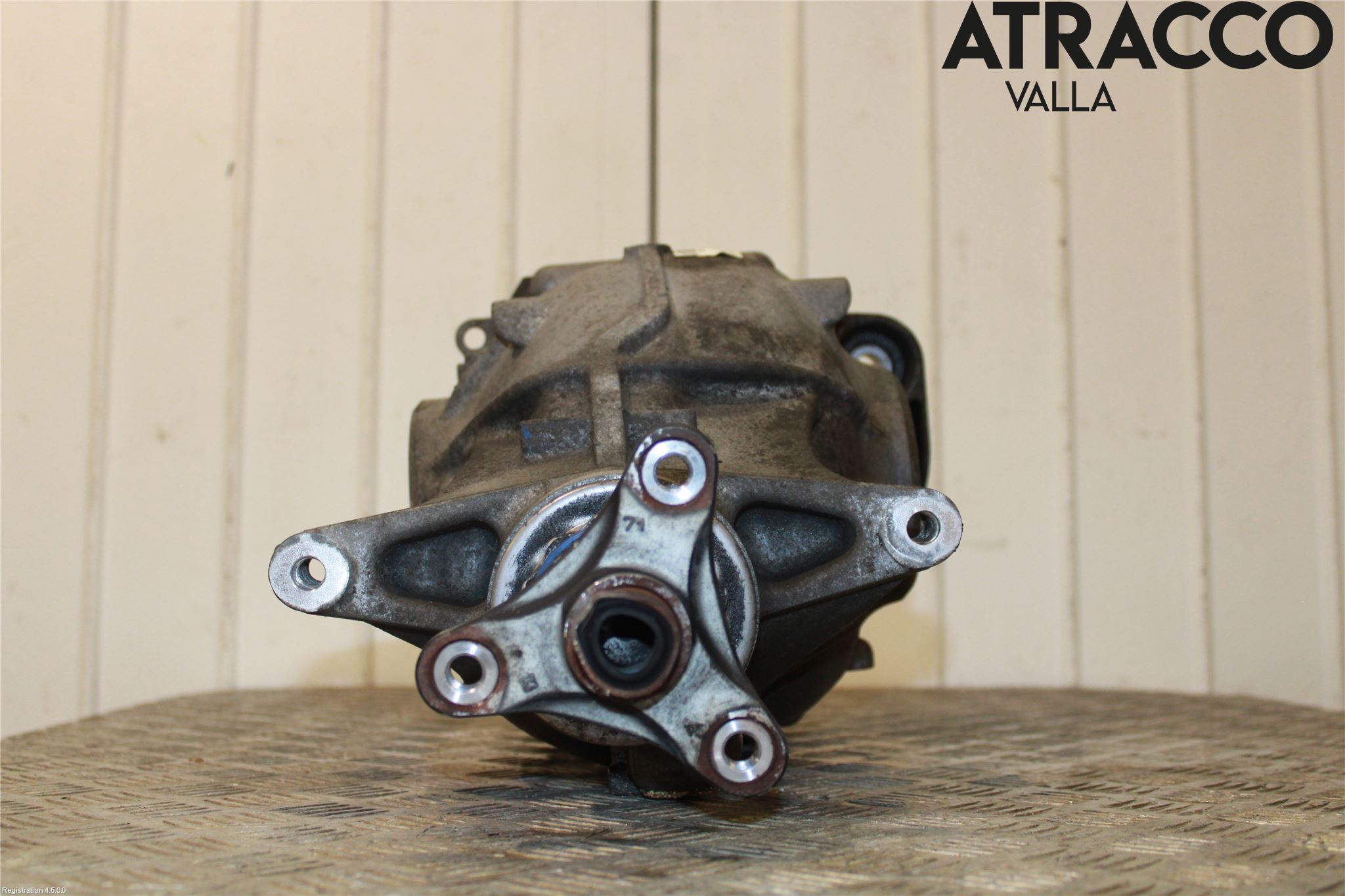 BMW 5 F10/F11/F18 09-17 Bakaksel Kardang Bak -Diff