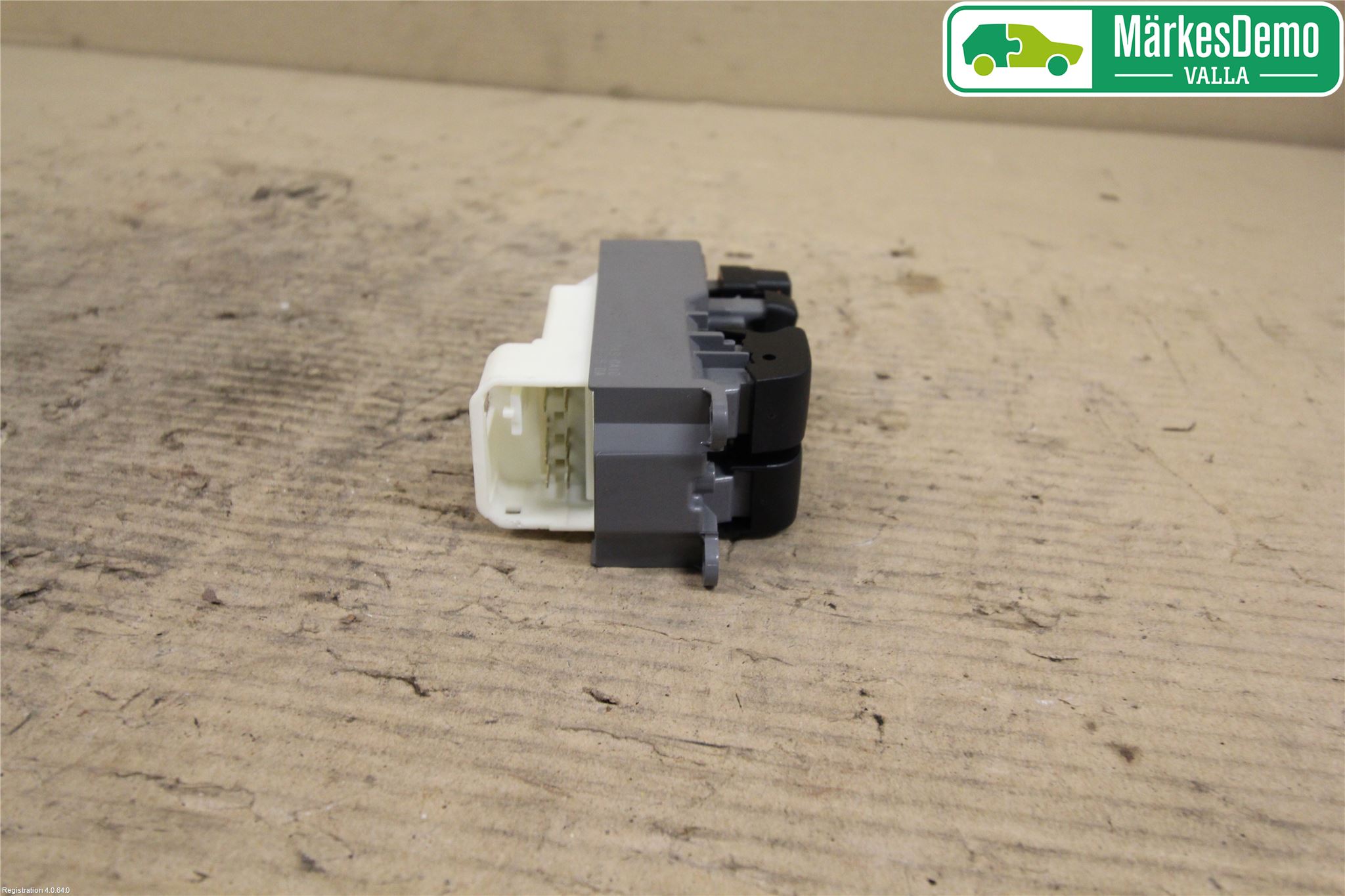 Toyota VERSO-S 11-16 Bryter Vindusheis