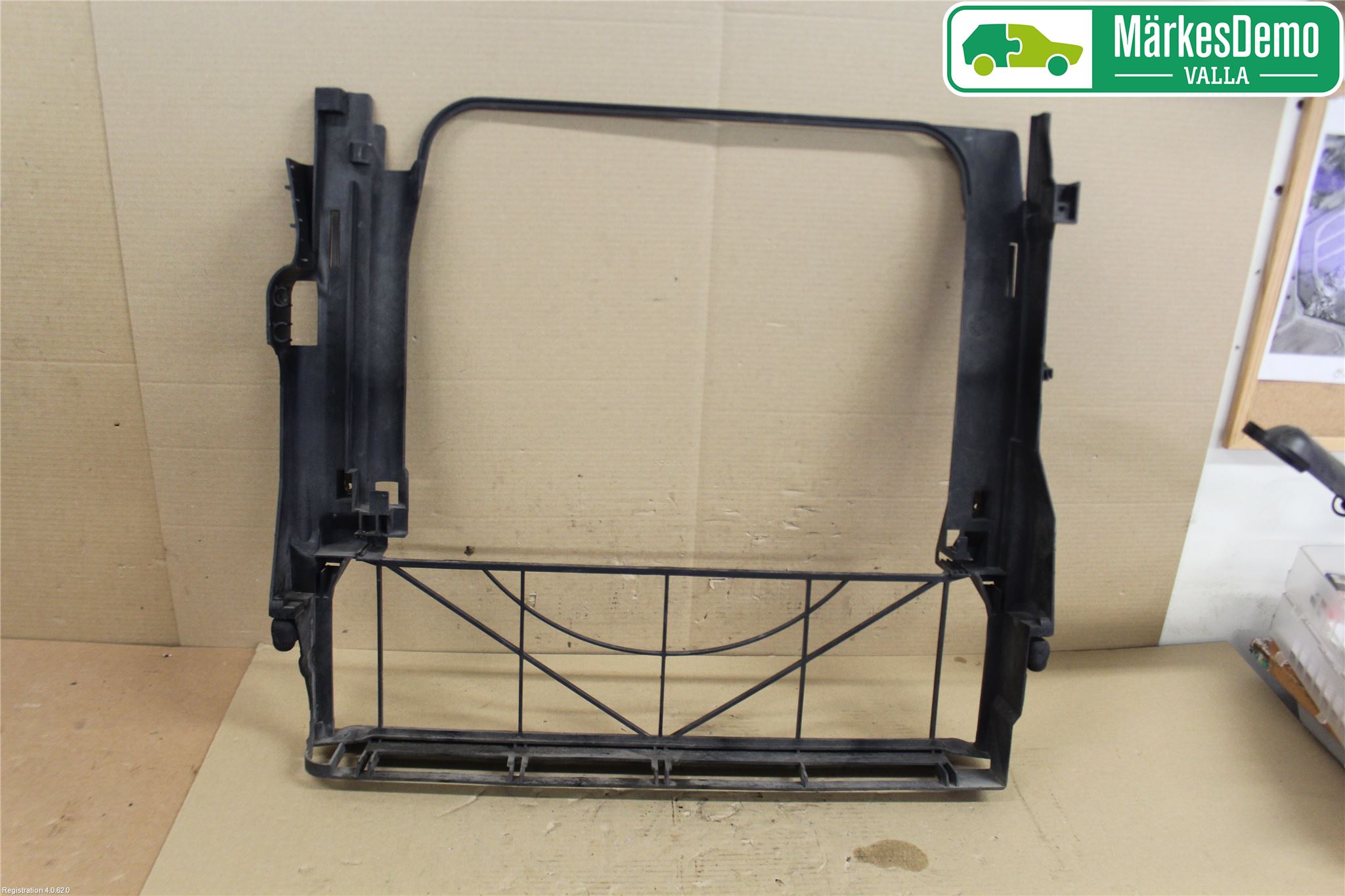 BMW X5 E53     99-06 Radiator Feste - Ramme - Bjelk