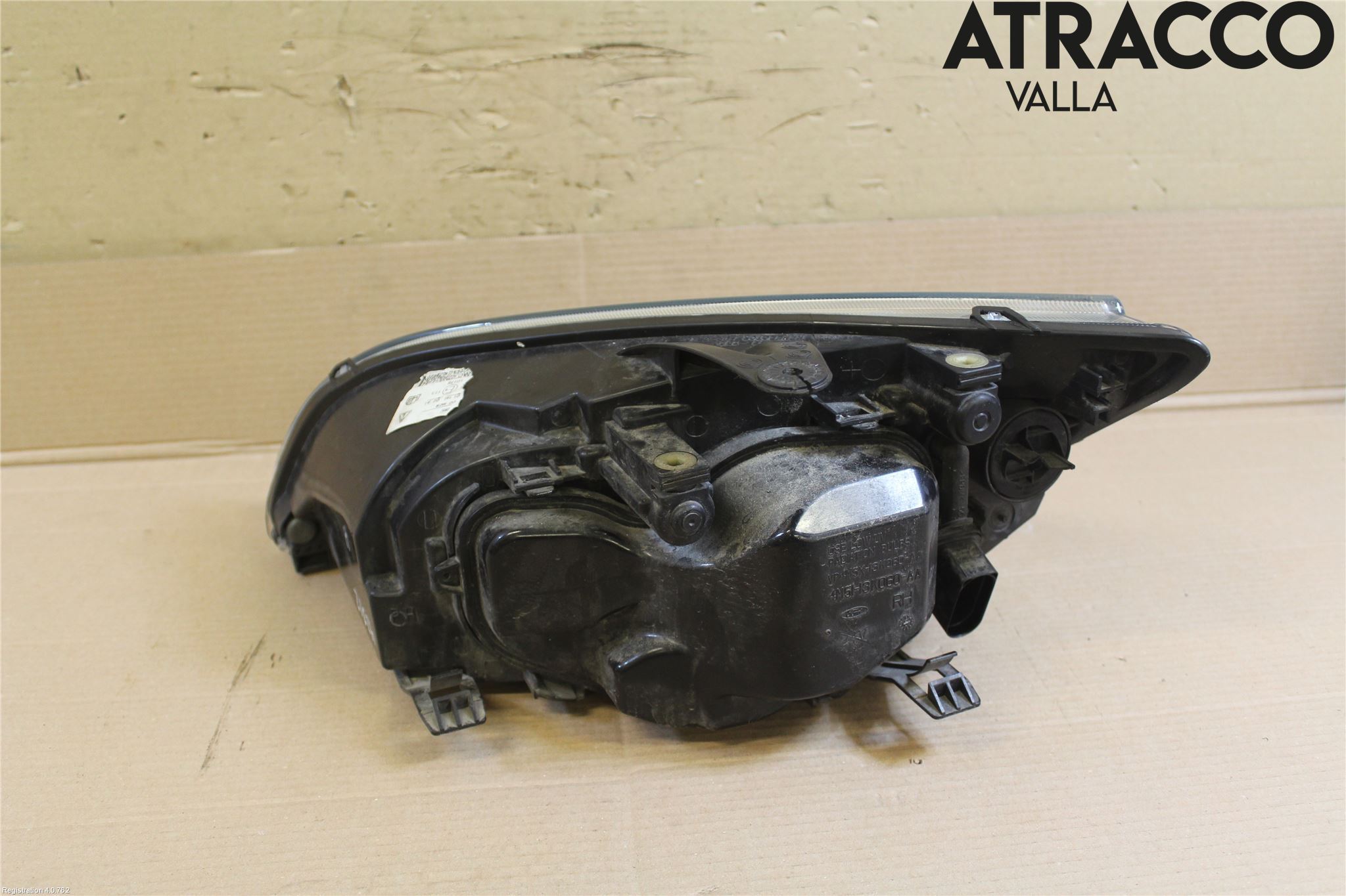Ford FOCUS     04-07 Frontlykt Høyre