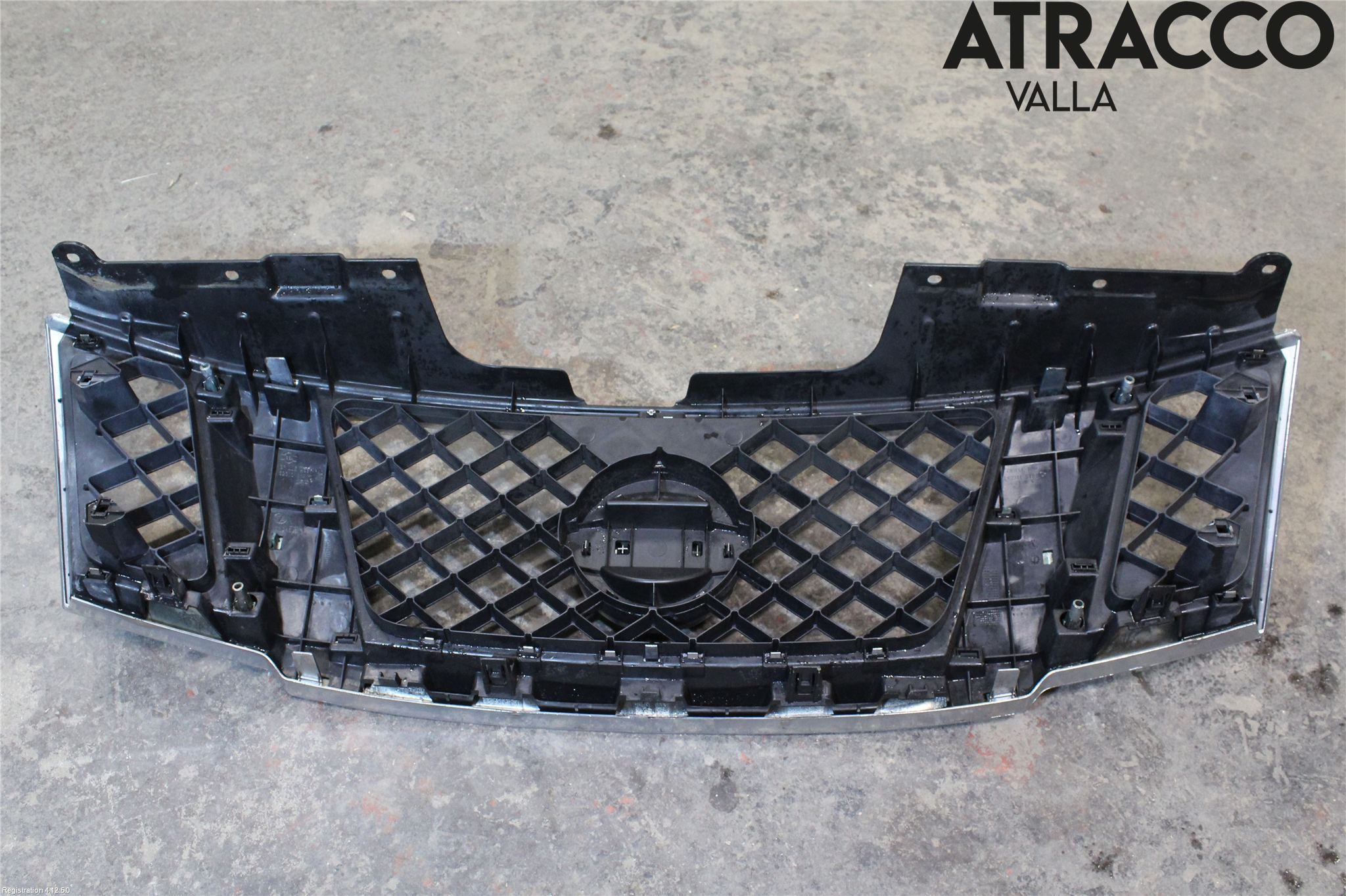 Nissan NAVARA 05-16 Grill Komplett