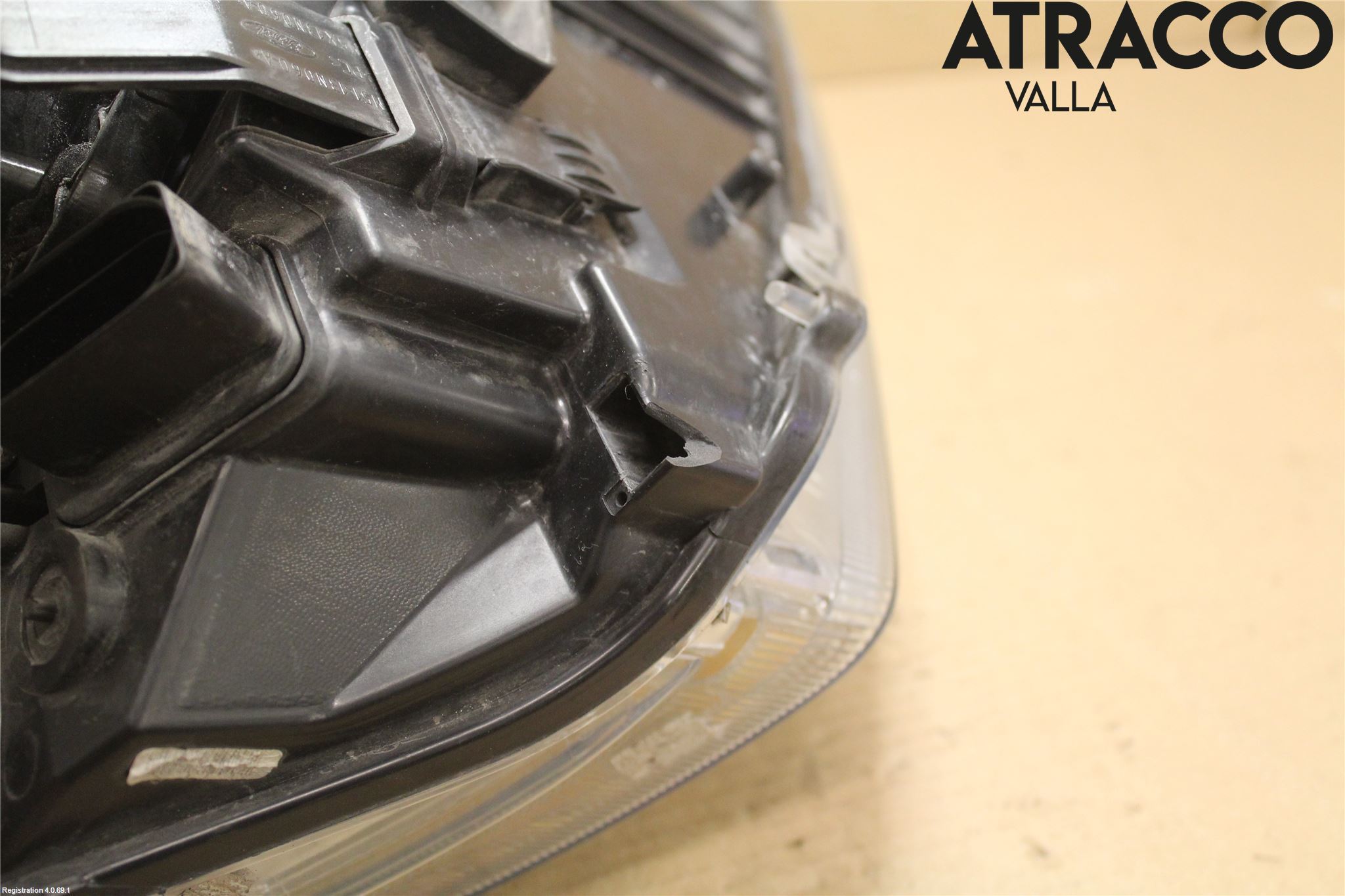 Ford FOCUS     04-07 Frontlykt Venstre