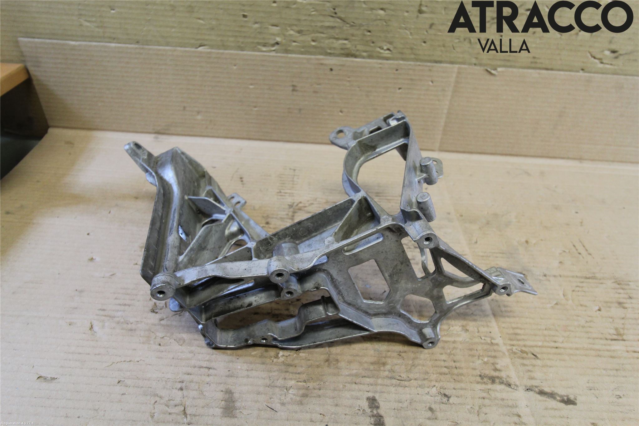 Mercedes-Benz MB C-KLASS (W205) 14-21 Frontlykt Holder-Feste