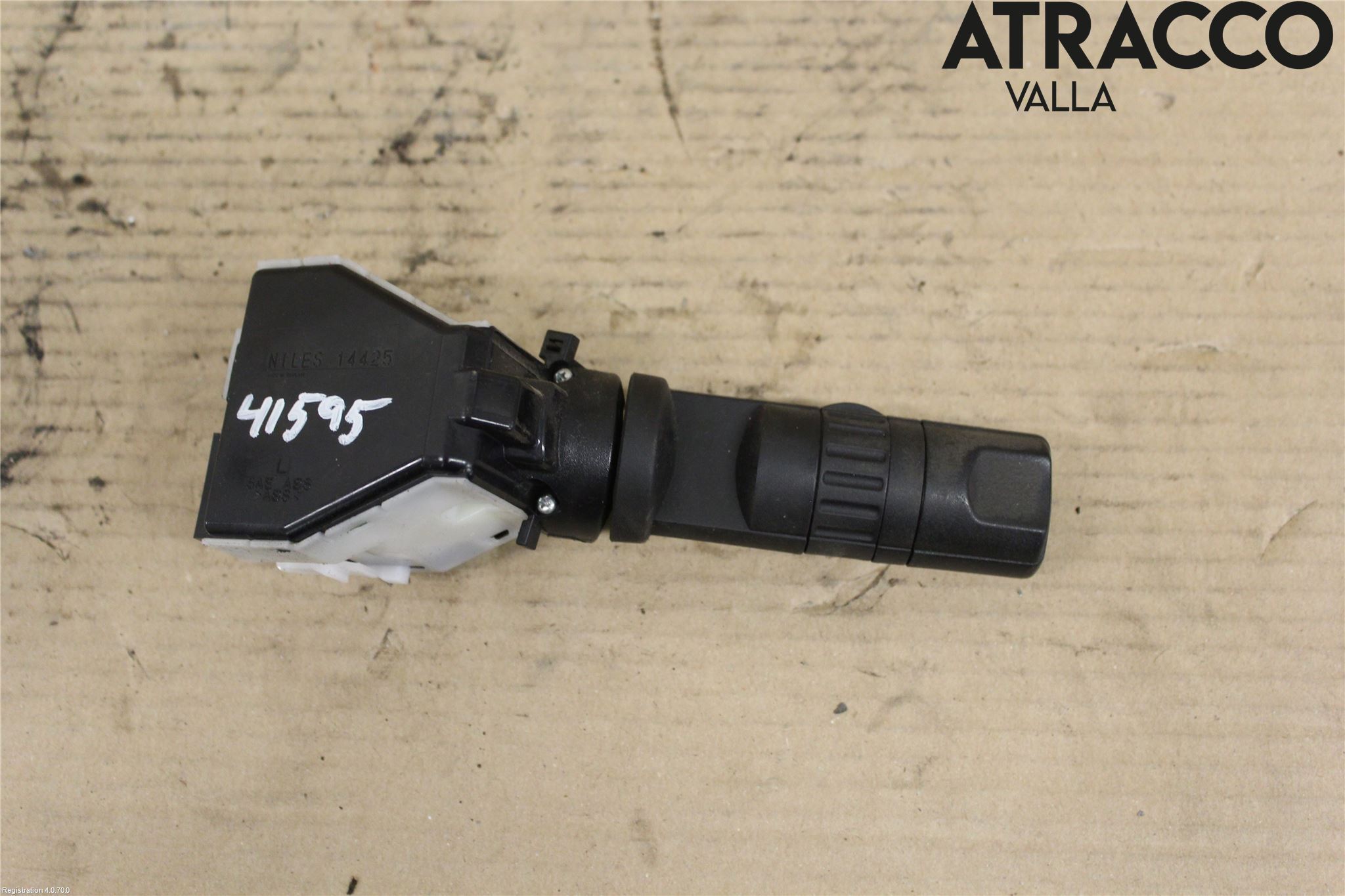 Nissan NAVARA 05-16 Bryter Ratt Blinklys - Lys