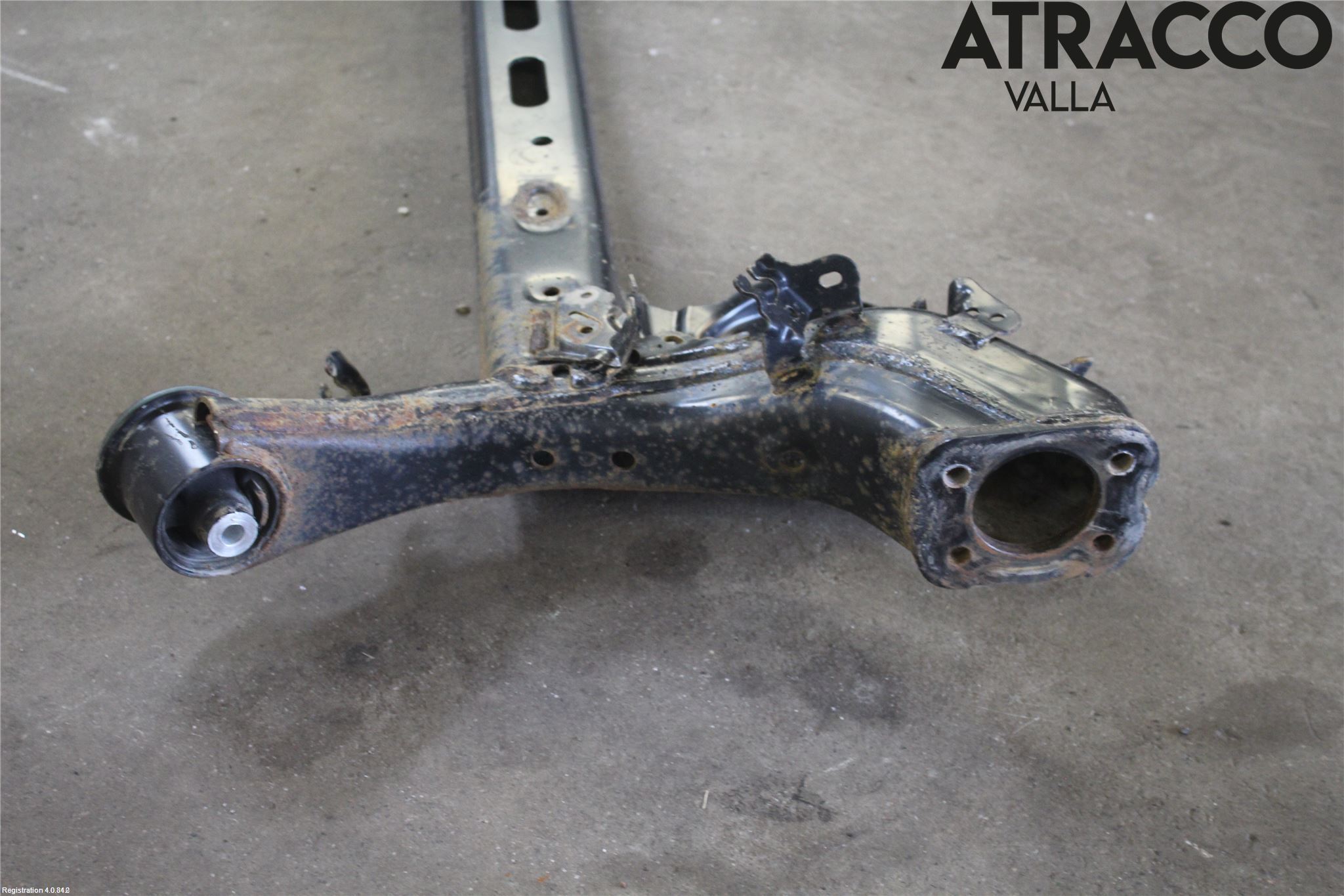 Suzuki SWIFT 17-24 Bakaksel Feste Travers-Ramme