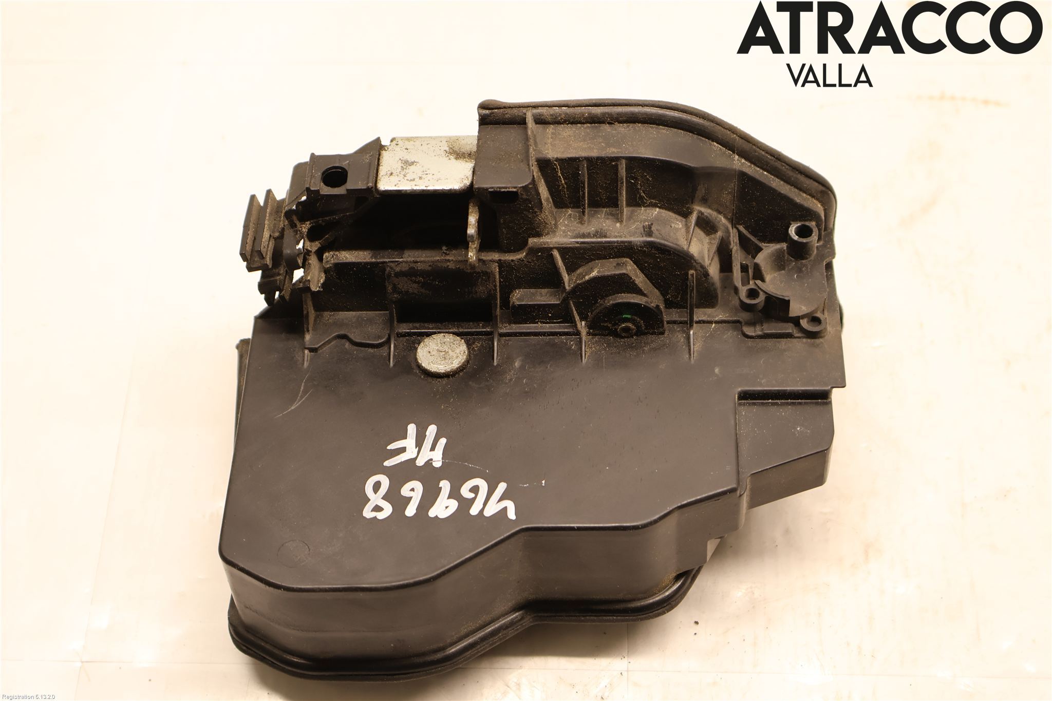 BMW 3 F30/F31/F80 12-19 Dørlås - Låsekasse