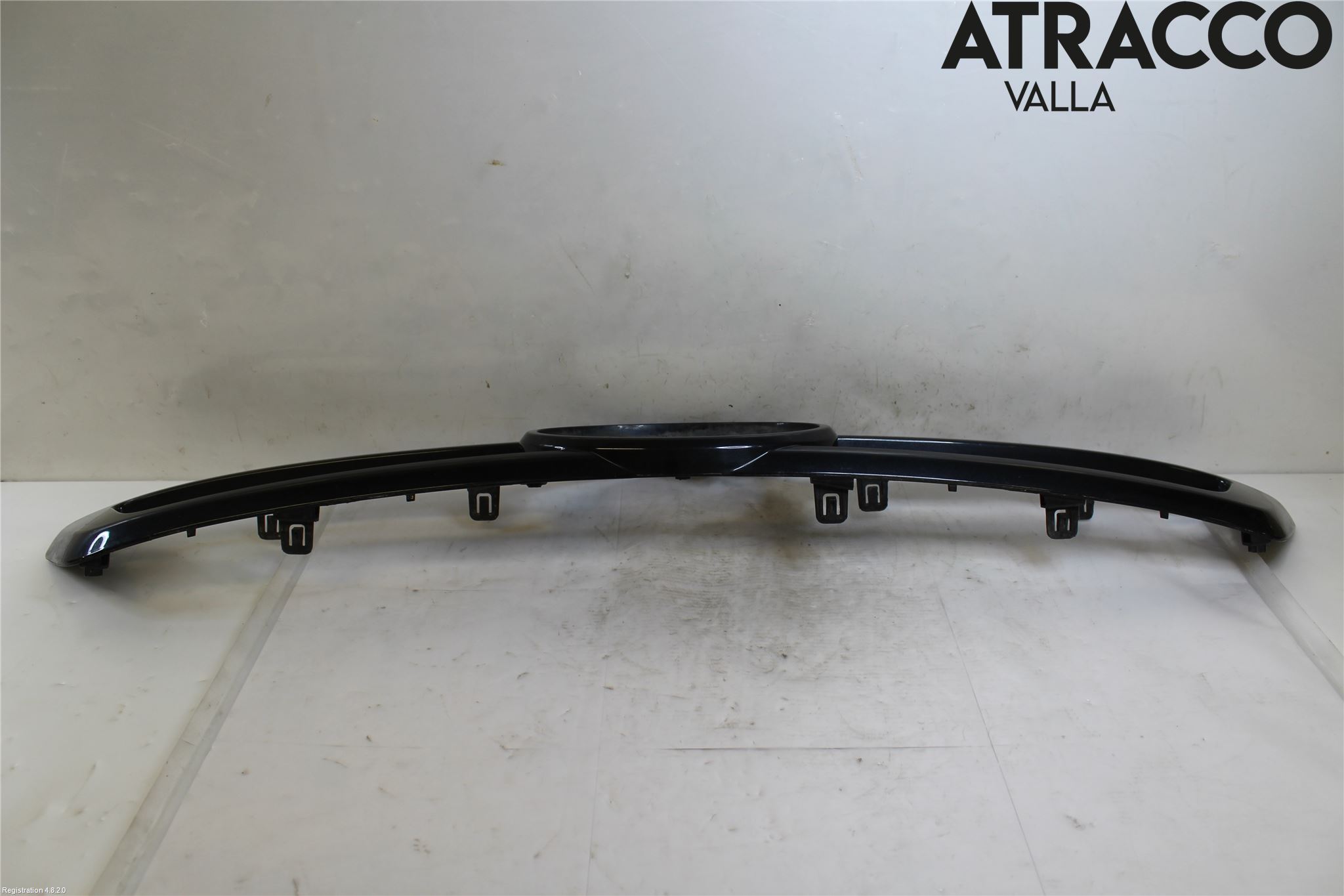 Toyota HILUX 16- Grill Ramme