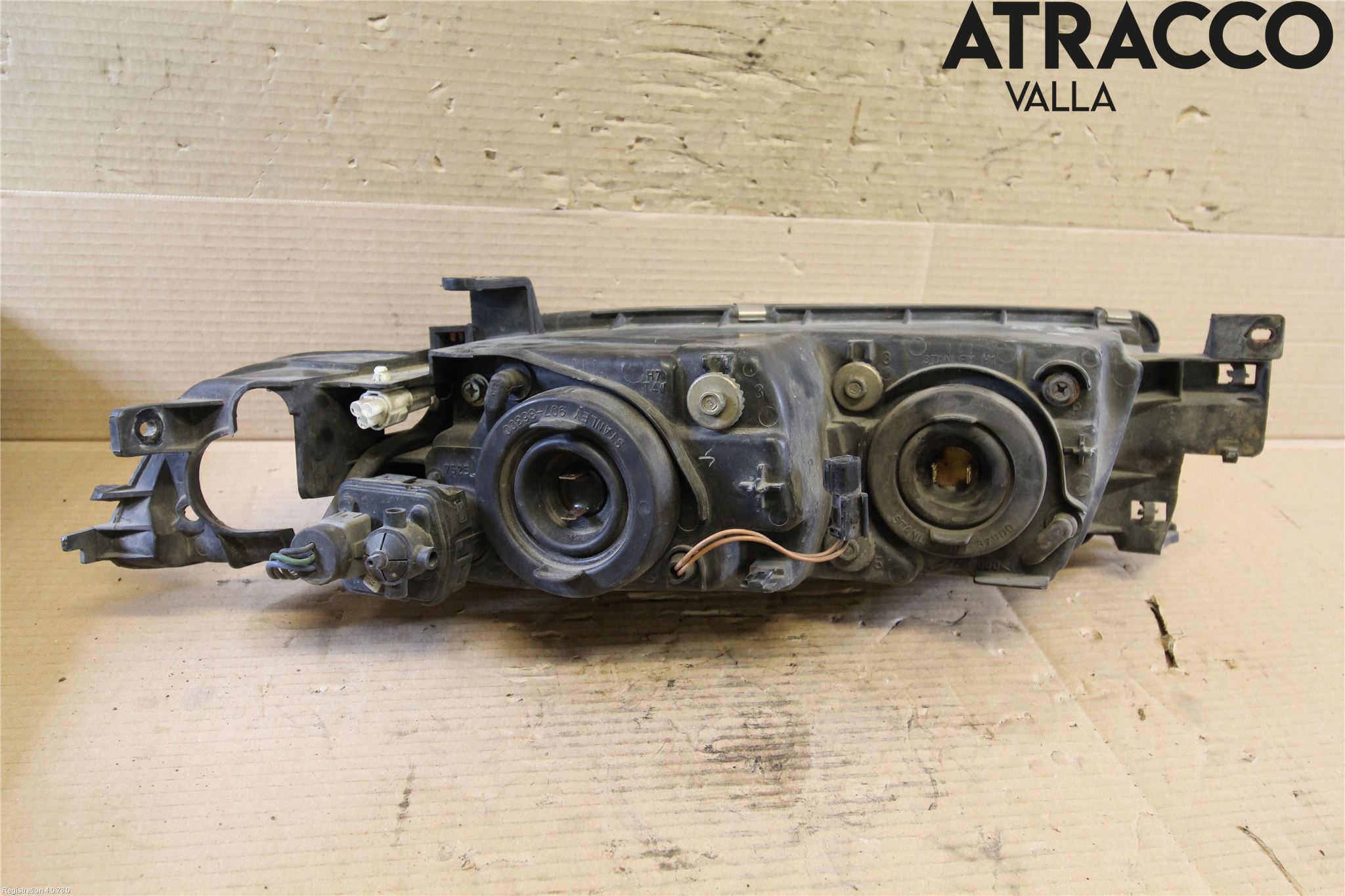 Mitsubishi GALANT  97-03 Frontlykt Venstre