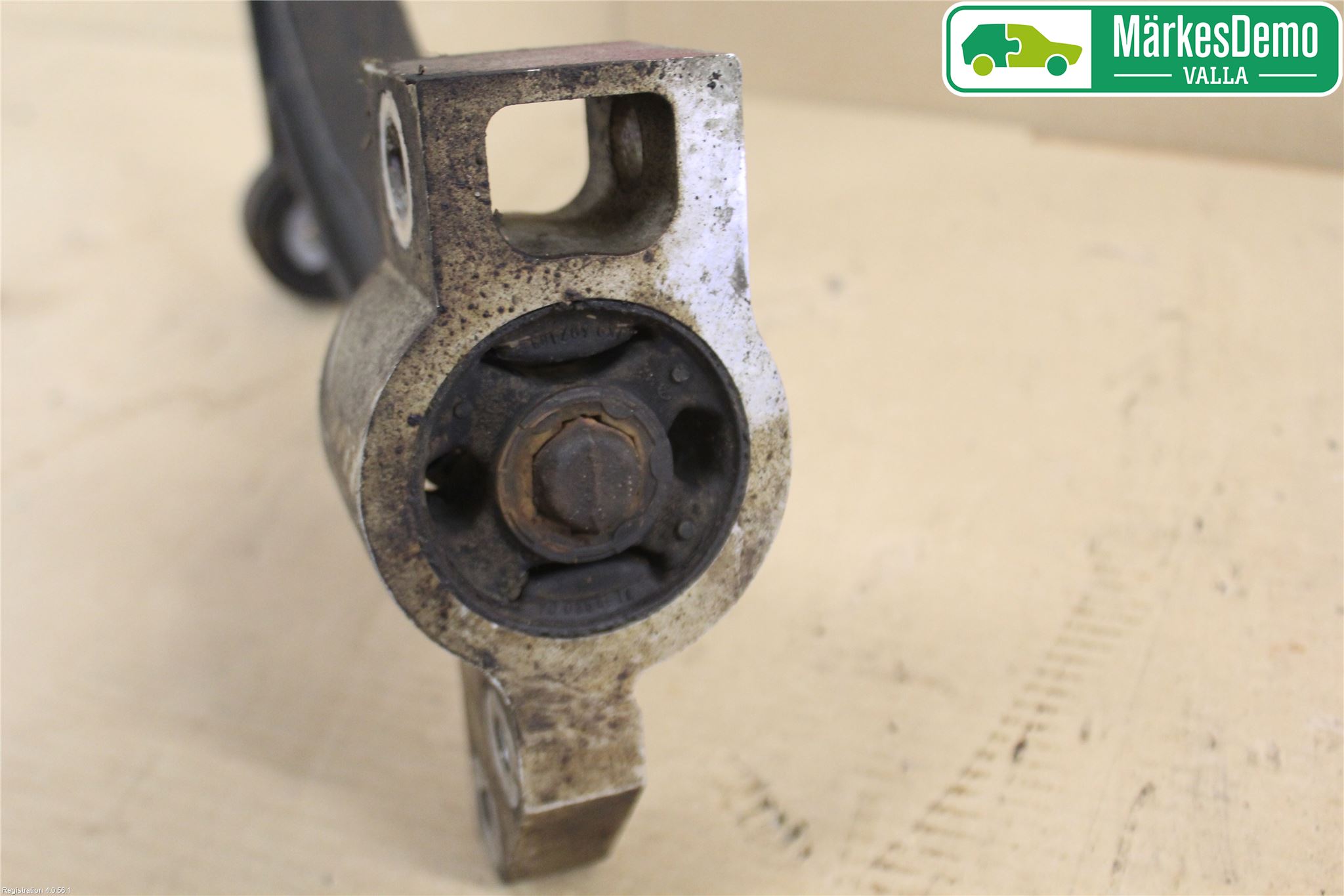 Volkswagen VW TOURAN 03-10 Bærearm Foran Venstre Nedre