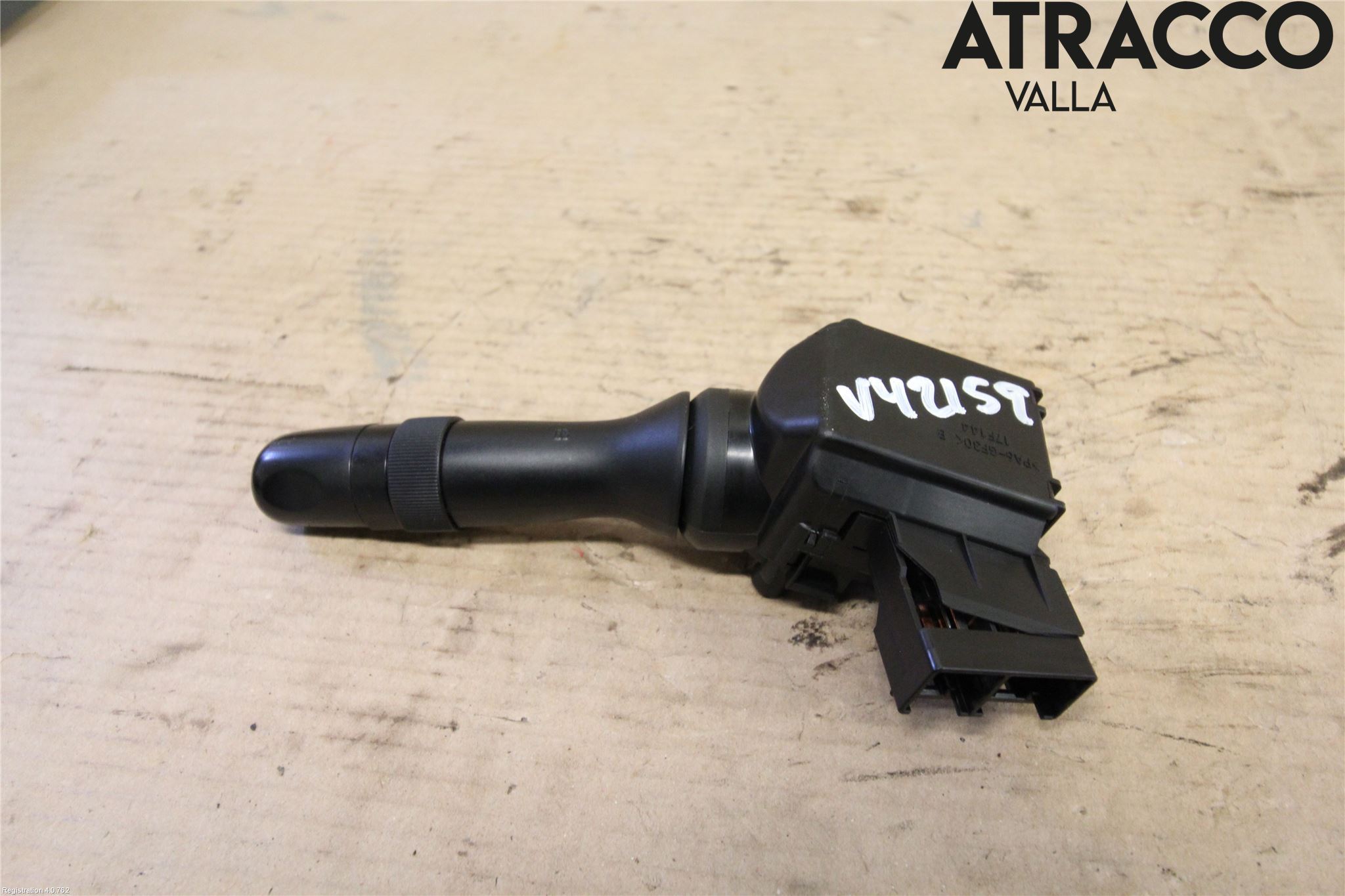 Toyota AVENSIS 09-15 Bryter Ratt Visker - Spyler