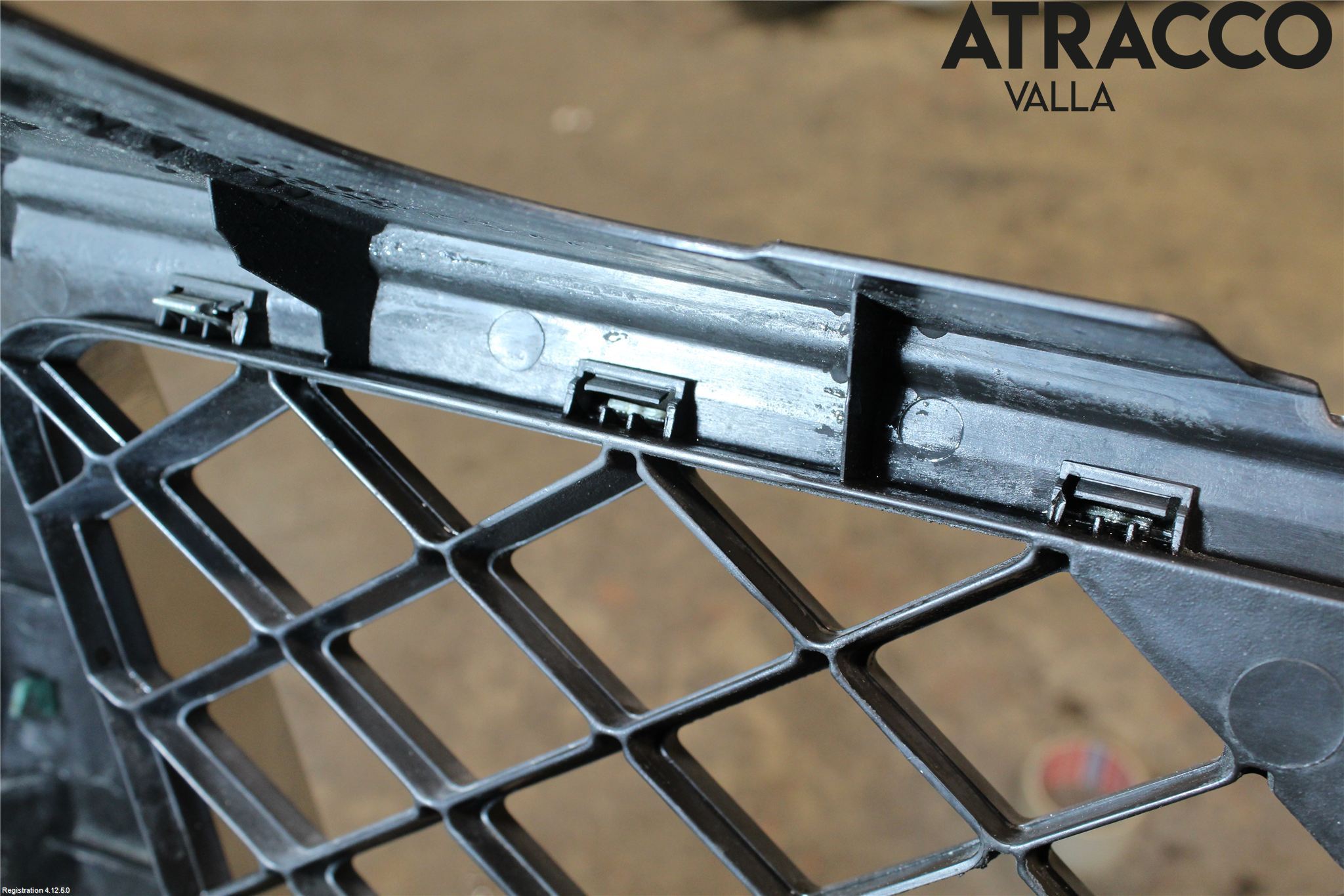 Nissan NAVARA 05-16 Grill Komplett