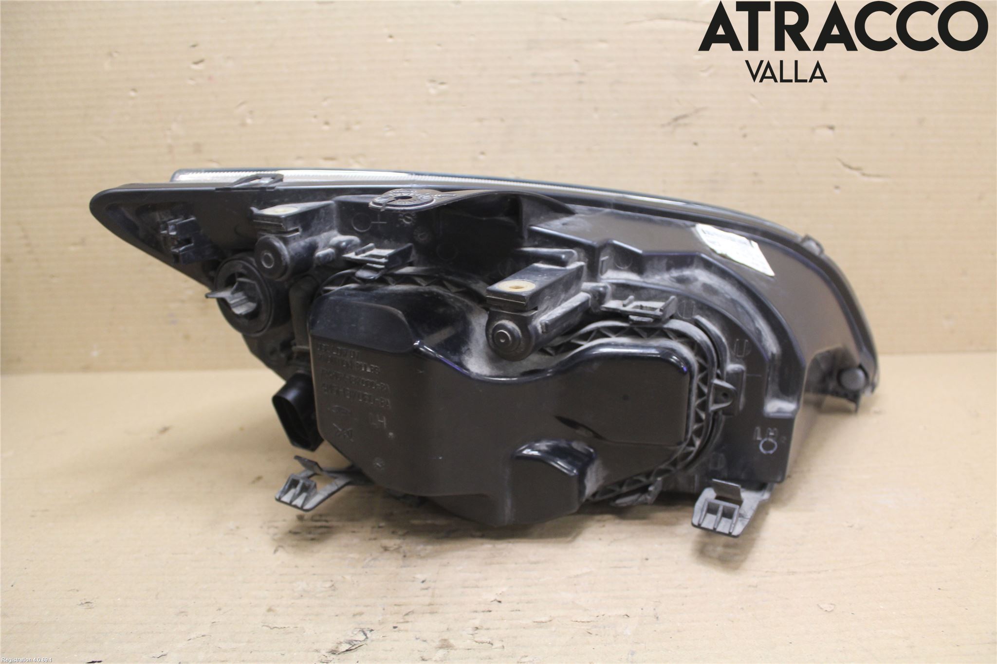 Ford FOCUS     04-07 Frontlykt Venstre