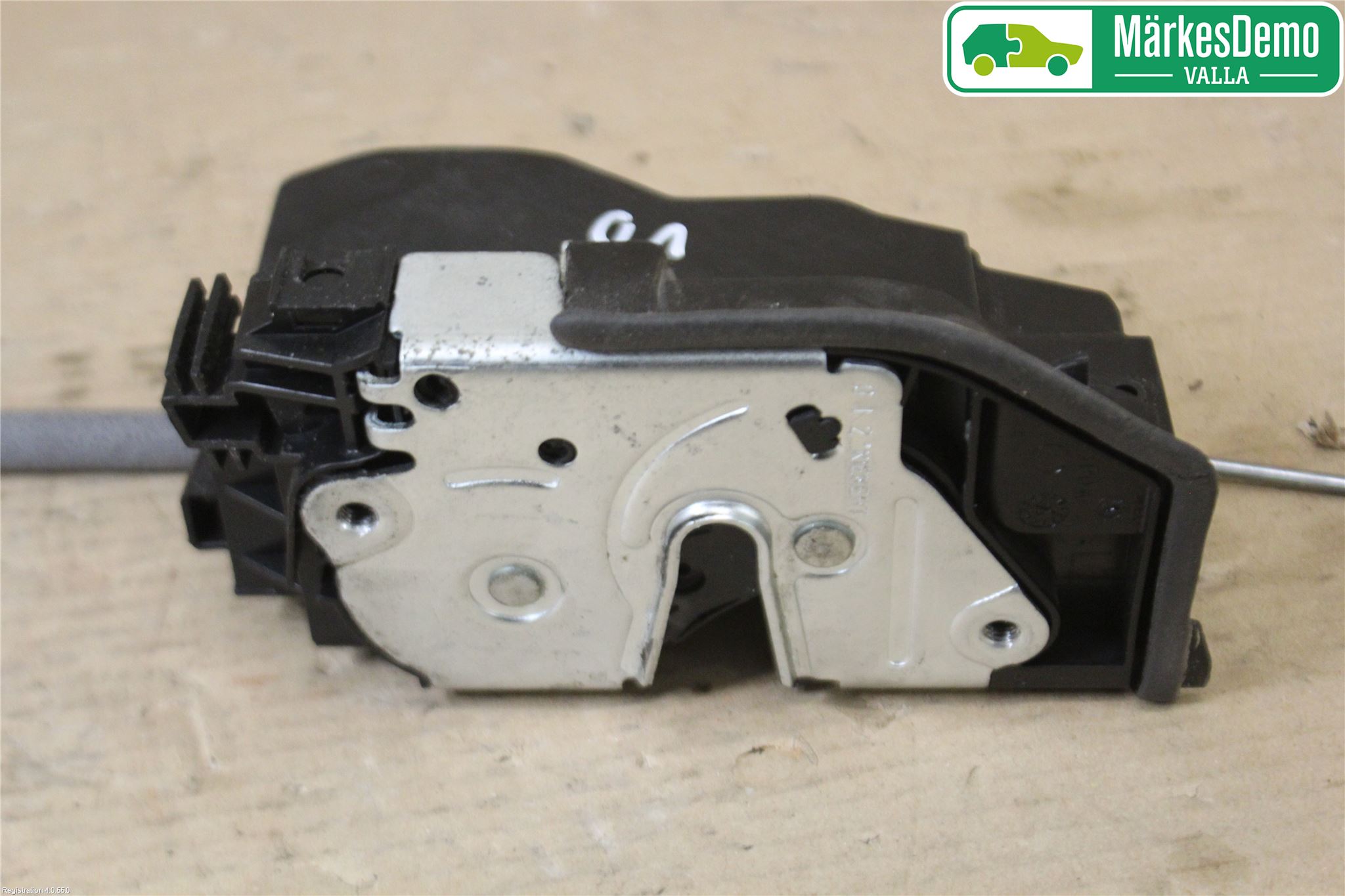 BMW 3 F30/F31/F80 12-19 Dørlås - Låsekasse