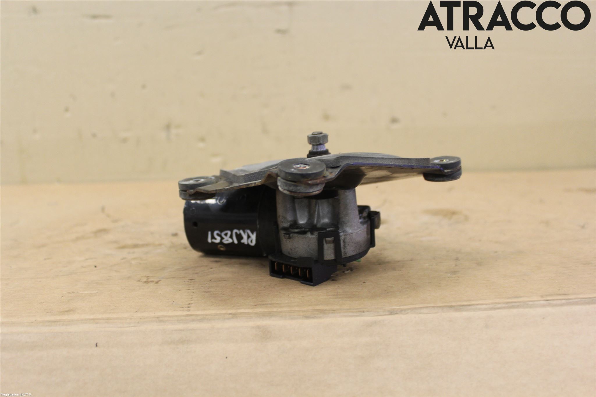 Mitsubishi CARISMA 00-04 Viskermotor Frontrute