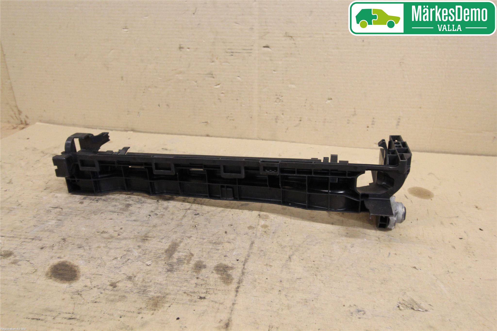 Mercedes-Benz MB GLA-KLASS (X156) 13-20 Radiator Feste - Ramme - Bjelk
