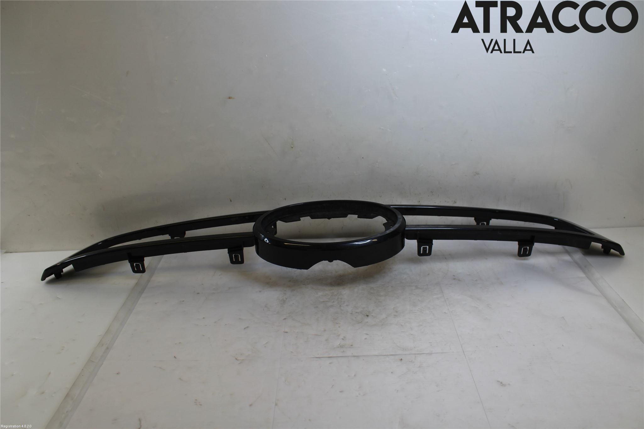 Toyota HILUX 16- Grill Ramme
