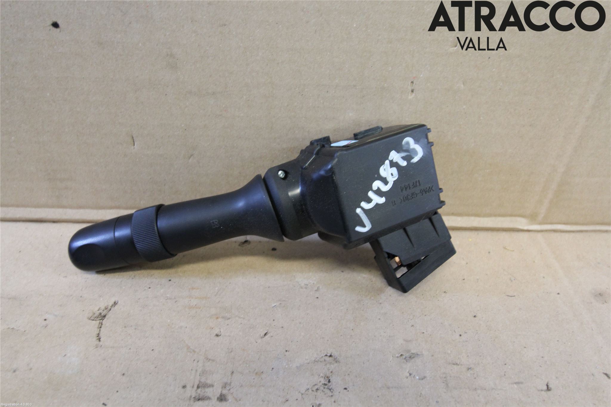 Toyota AVENSIS 09-15 Bryter Ratt Visker - Spyler