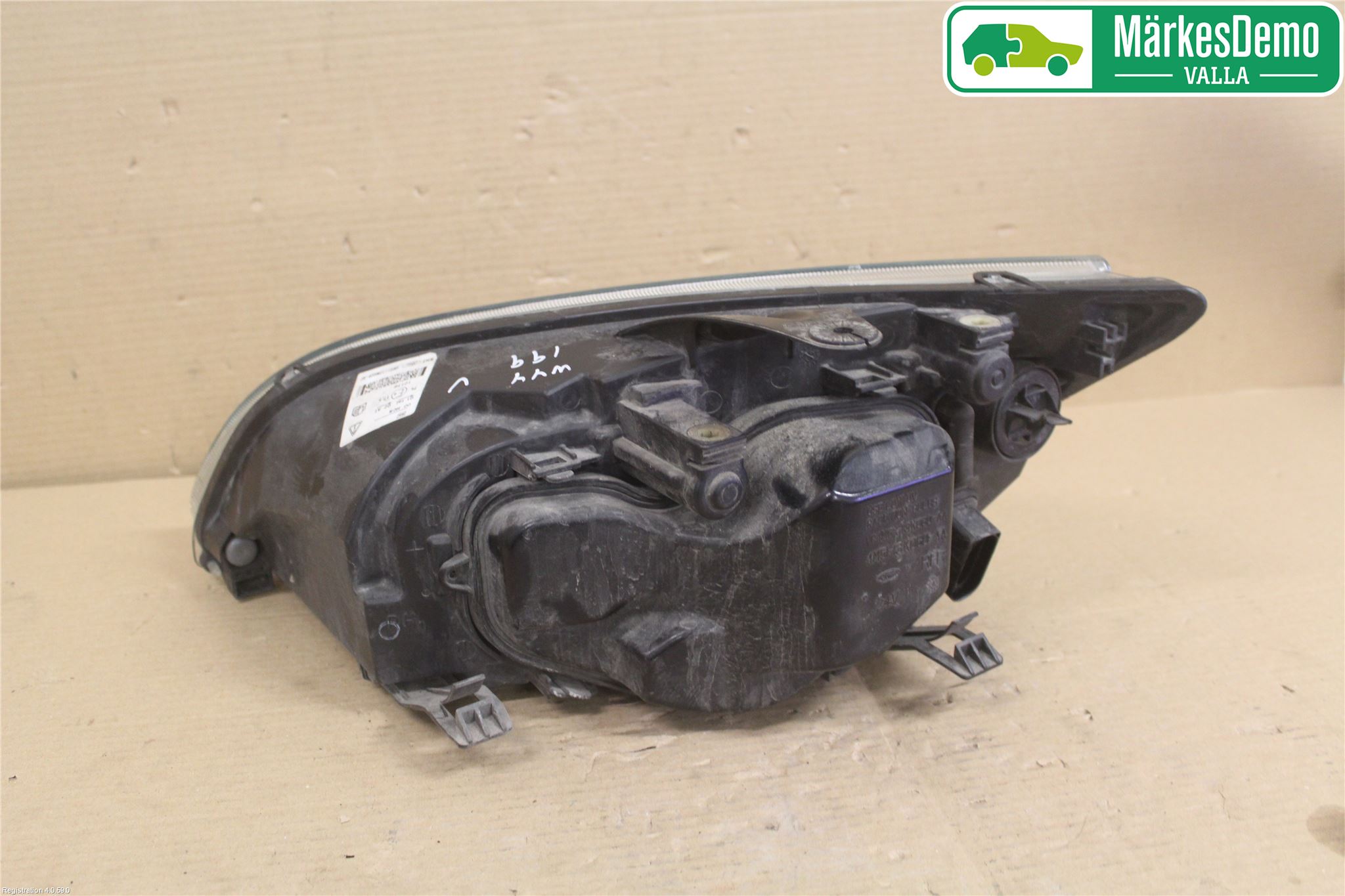 Ford FOCUS     04-07 Frontlykt Venstre