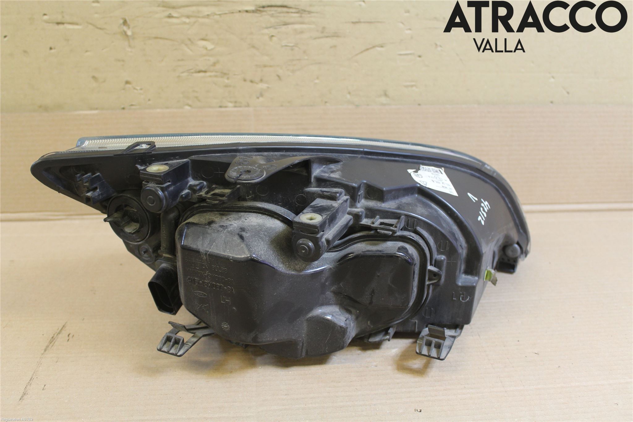 Ford FOCUS     04-07 Frontlykt Venstre